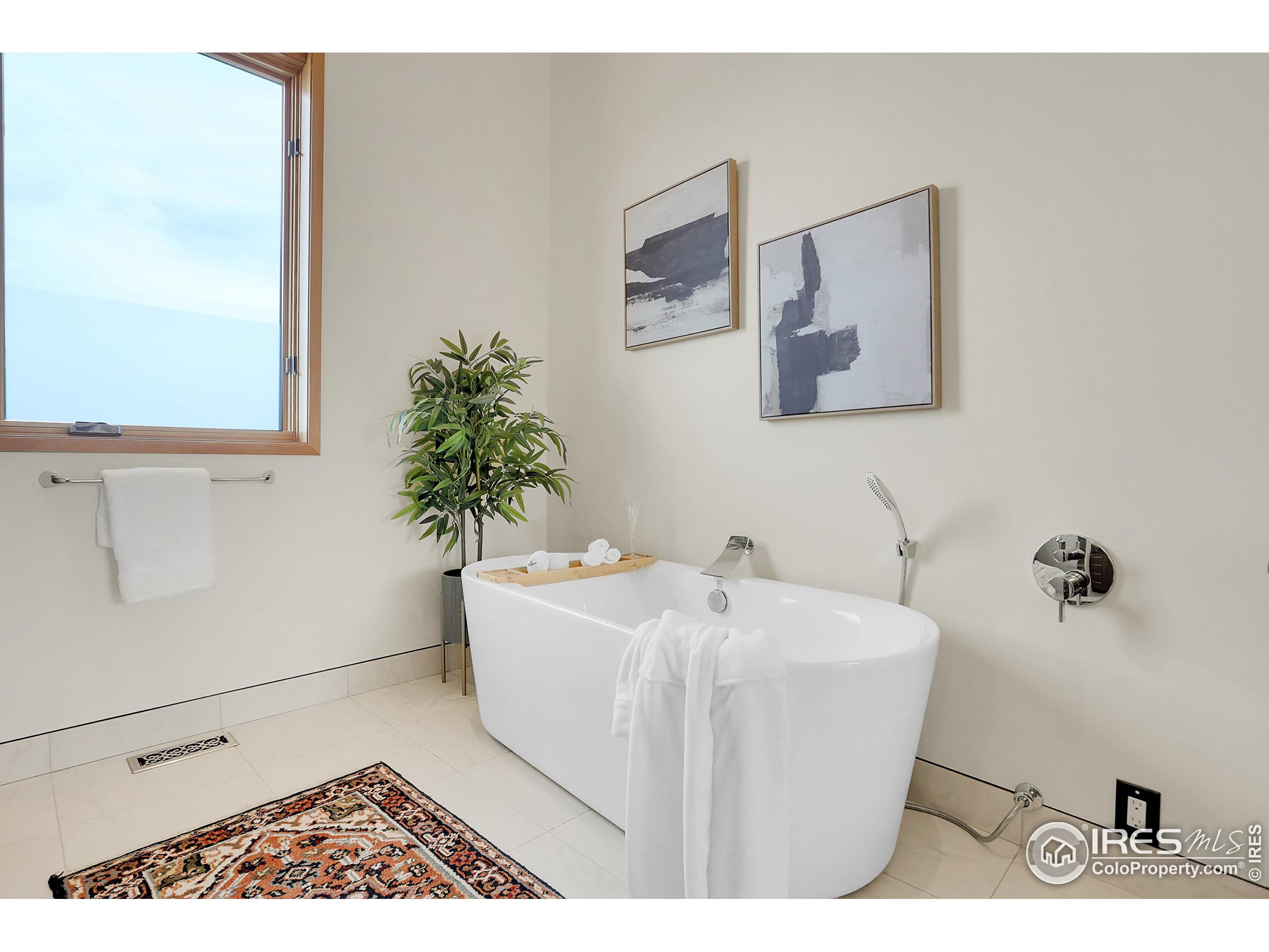 4604 Sunshine Canyon Dr