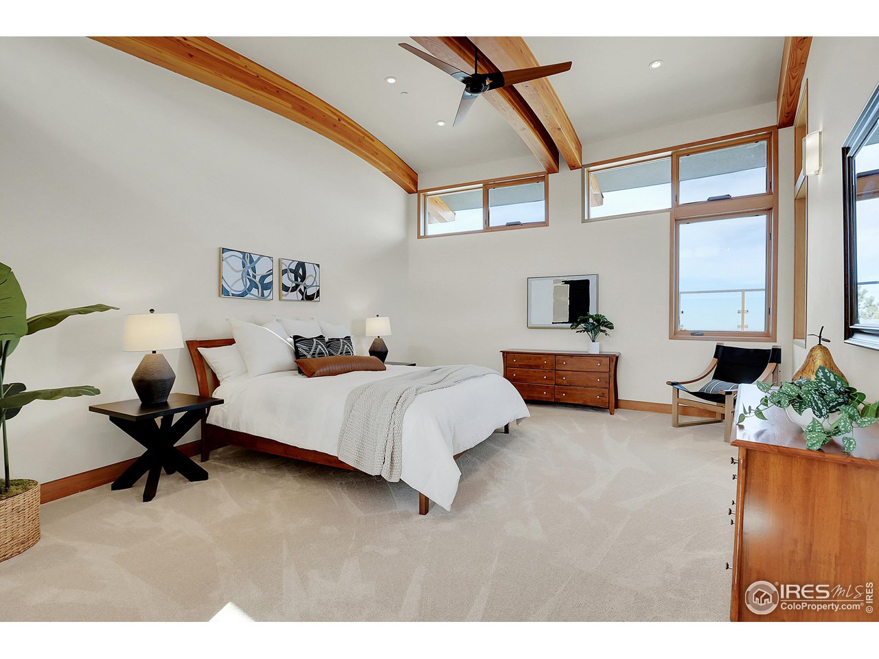 4604 Sunshine Canyon Dr