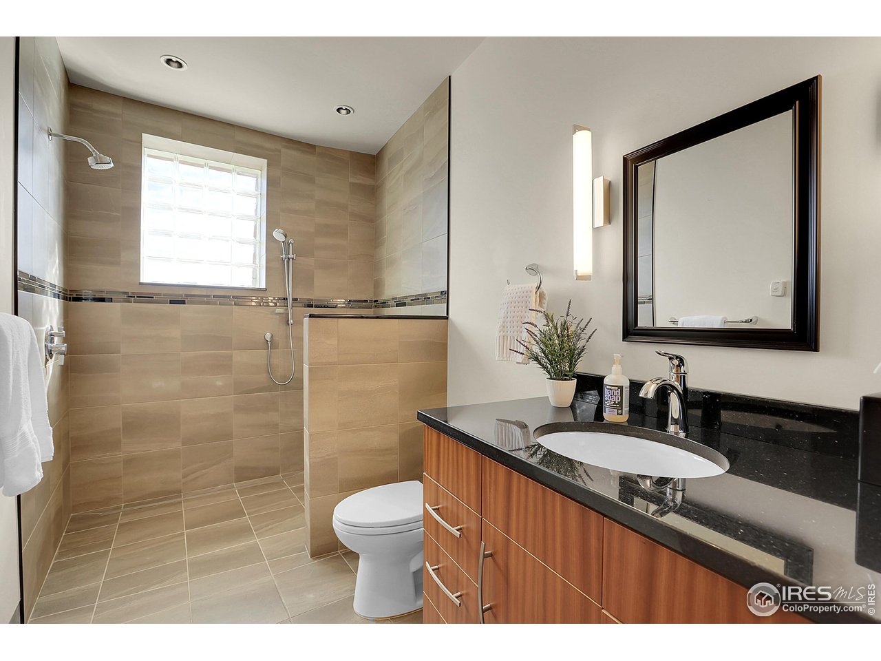 4604 Sunshine Canyon Dr