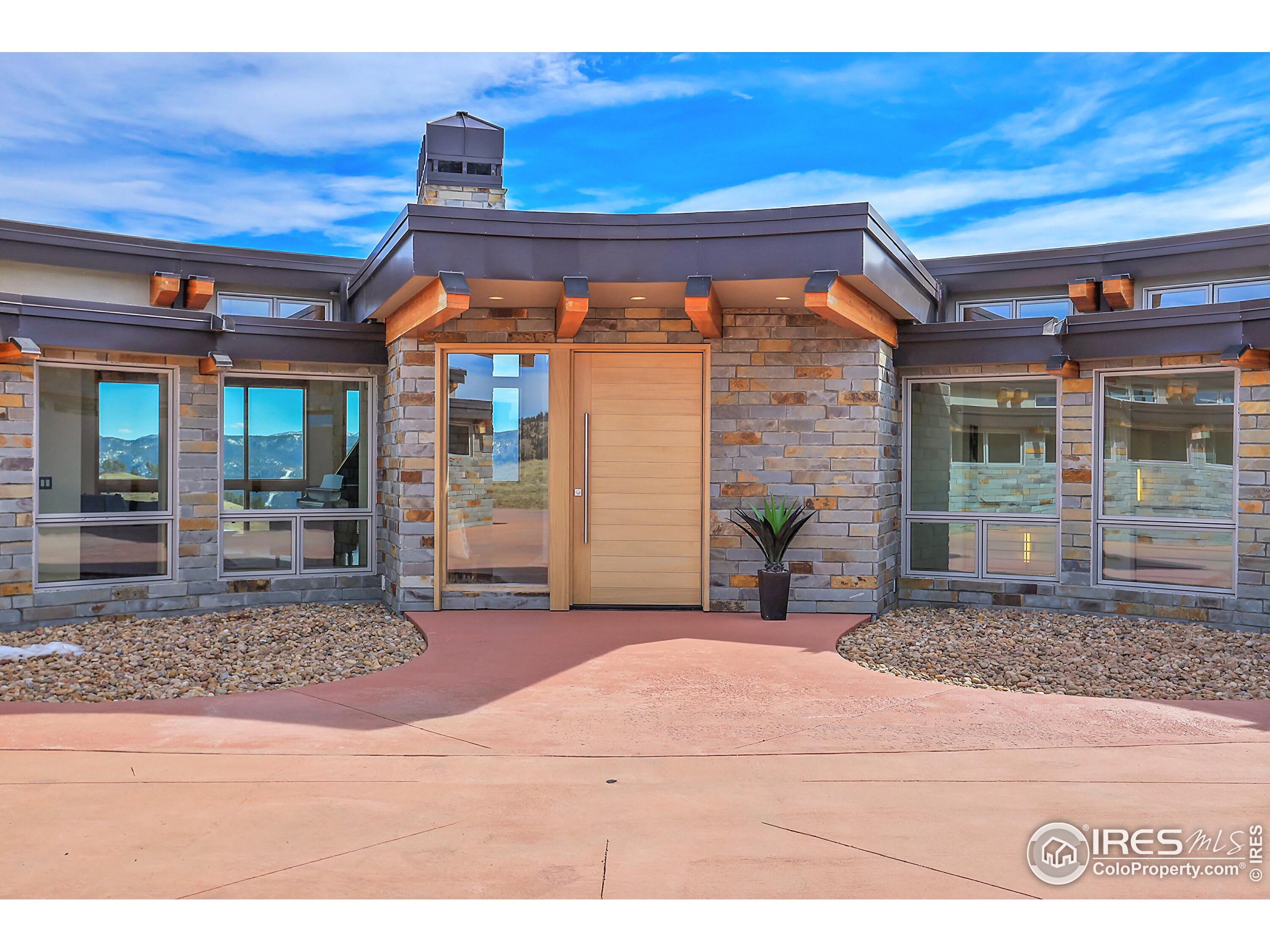 4604 Sunshine Canyon Dr