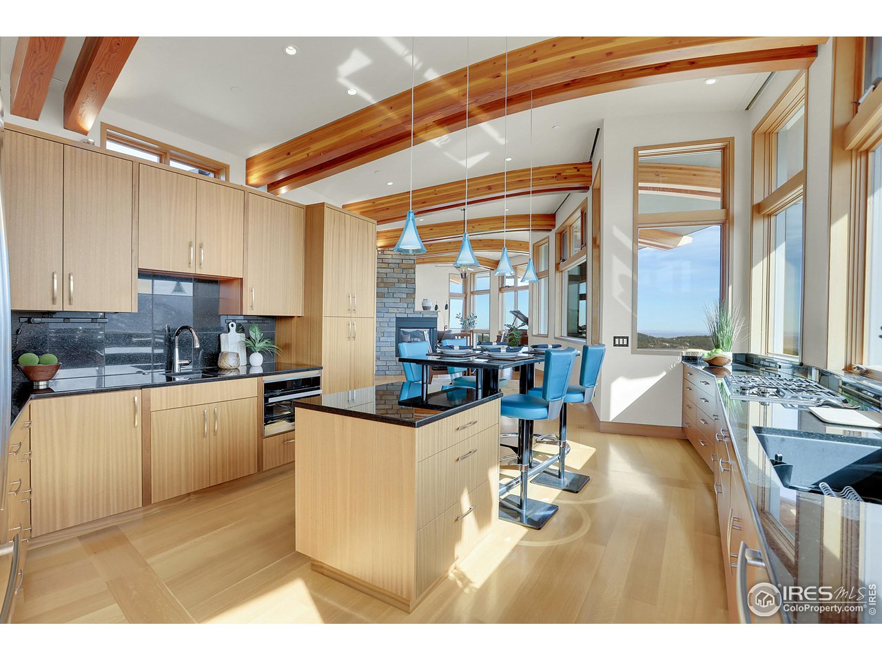 4604 Sunshine Canyon Dr