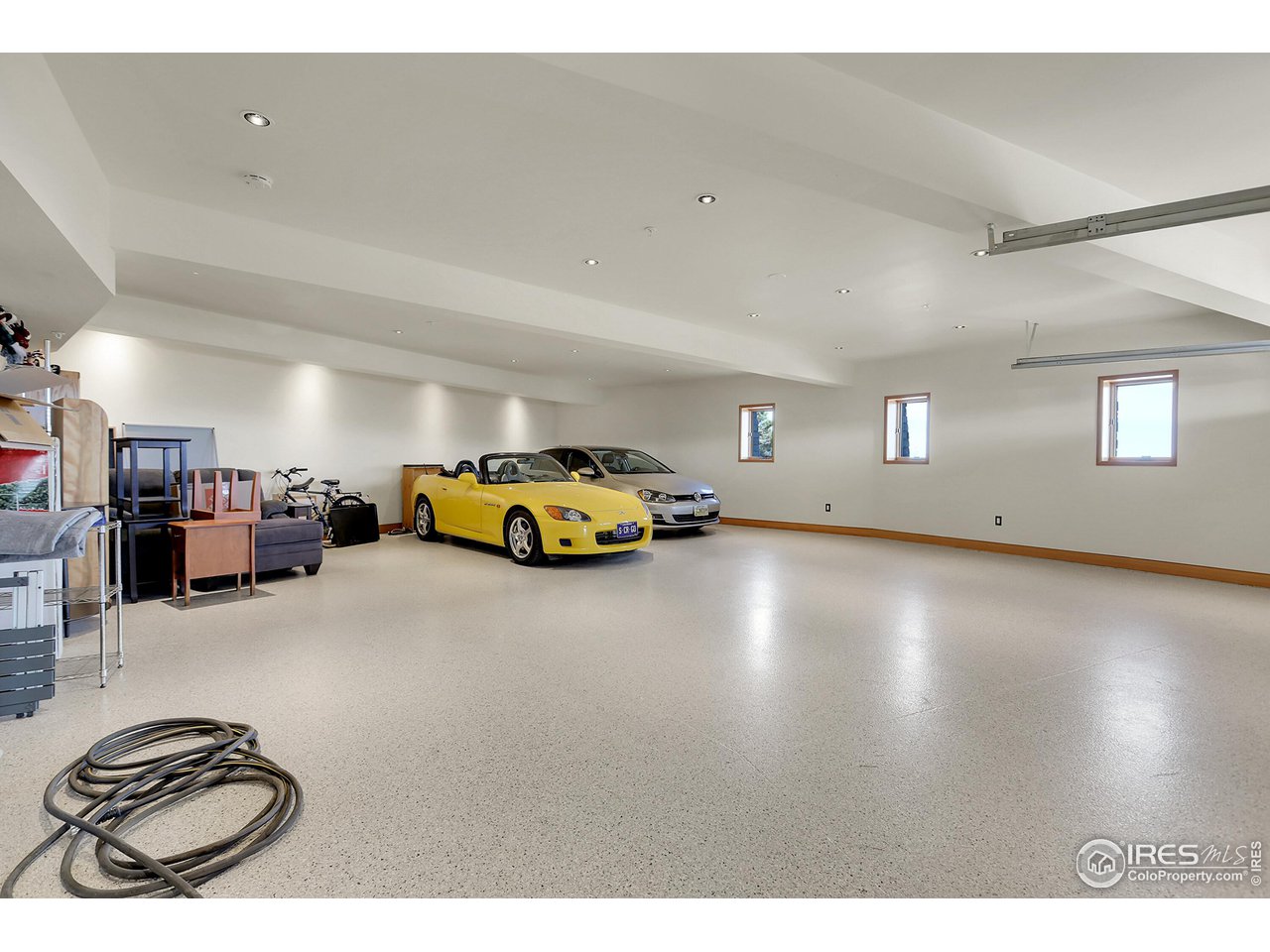 4604 Sunshine Canyon Dr