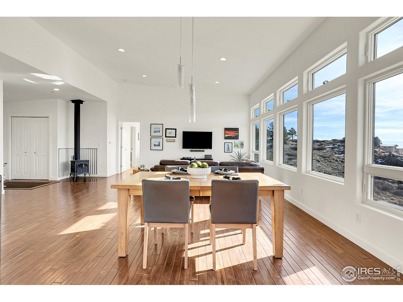 6191 Sunshine Canyon Dr