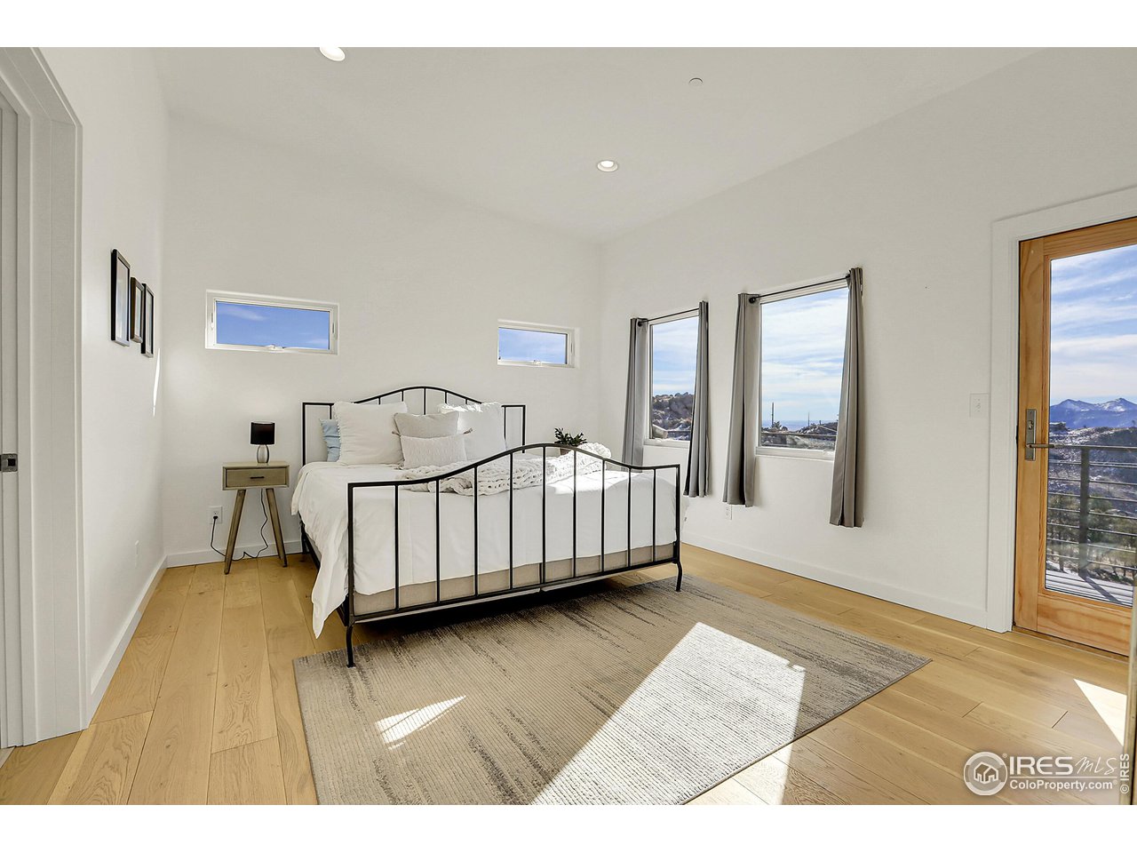 6191 Sunshine Canyon Dr