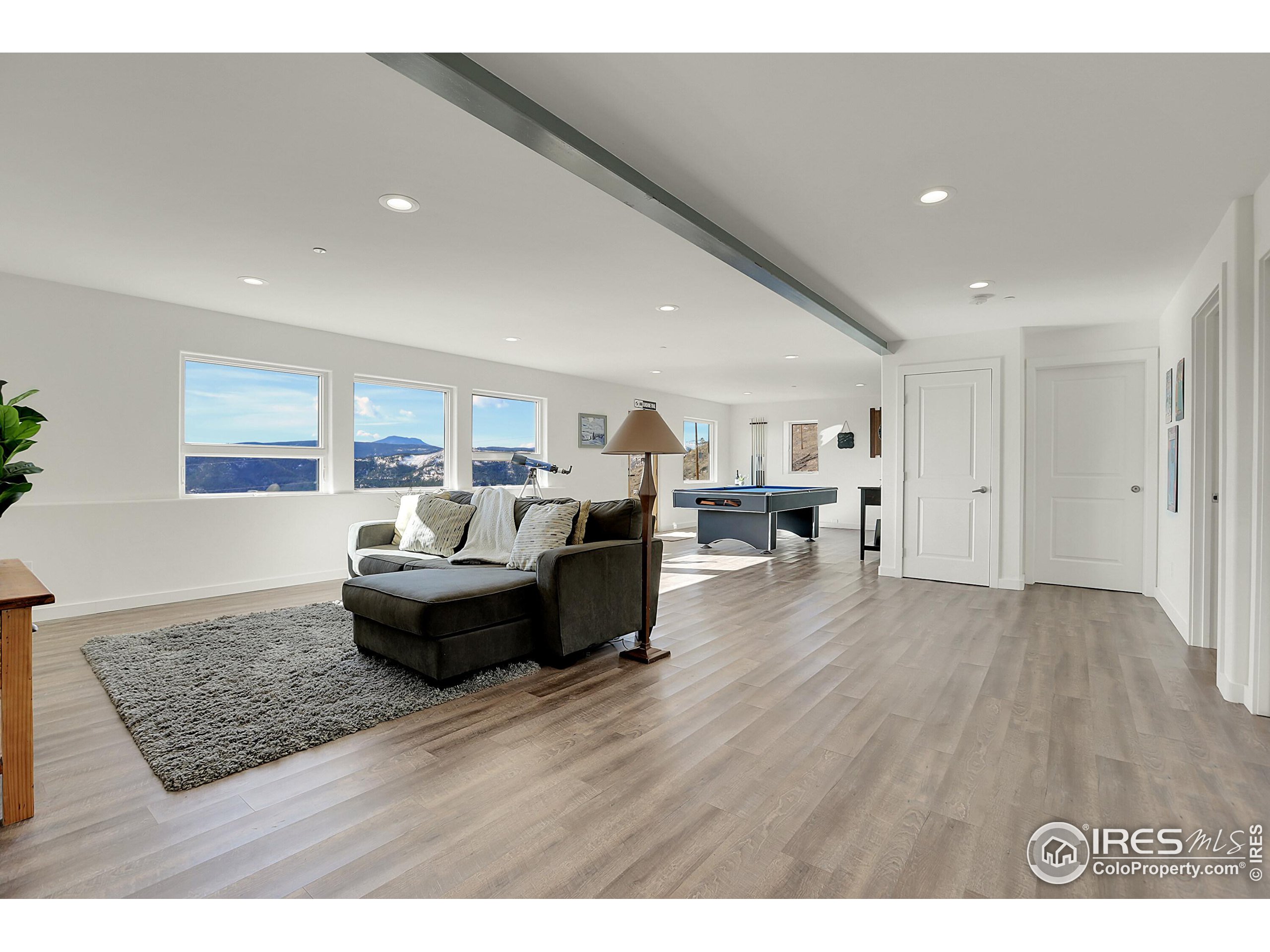 6191 Sunshine Canyon Dr