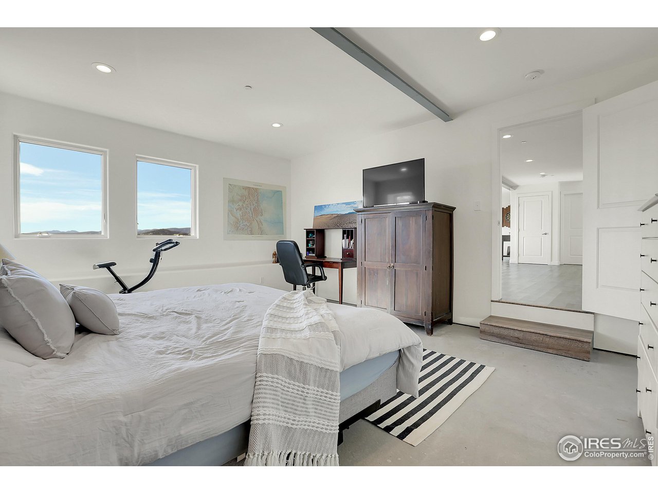 6191 Sunshine Canyon Dr