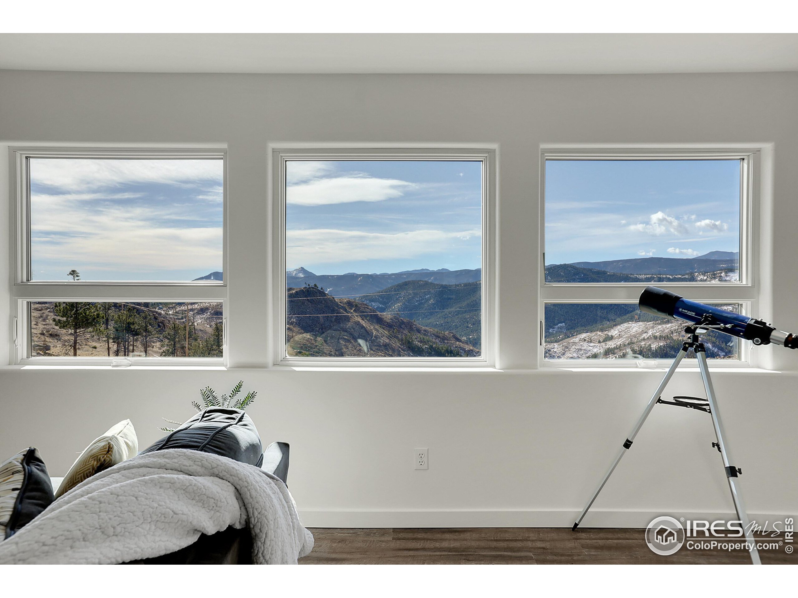 6191 Sunshine Canyon Dr