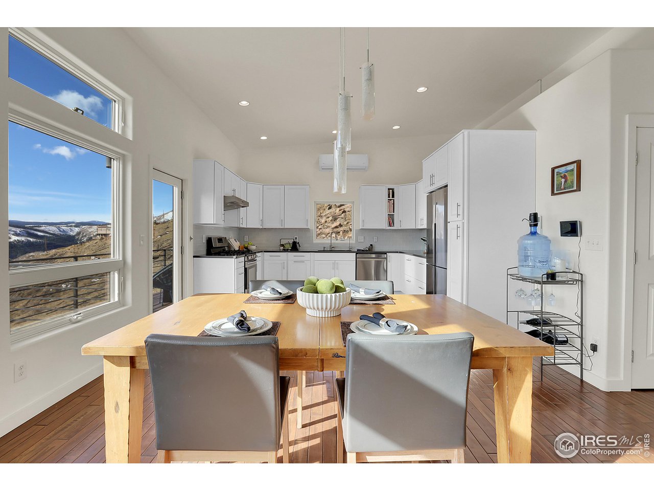 6191 Sunshine Canyon Dr