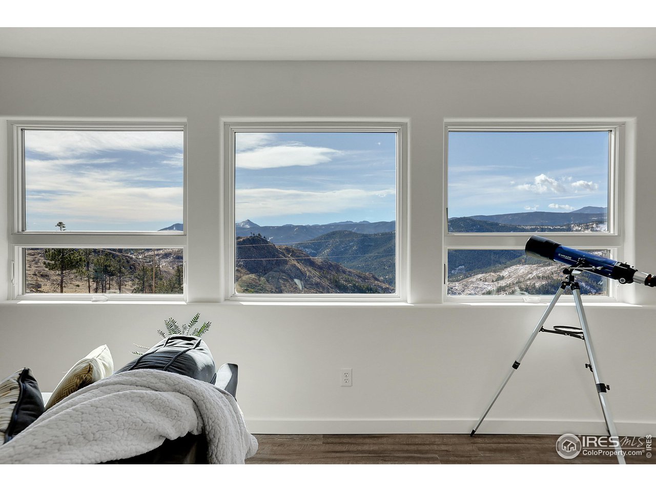 6191 Sunshine Canyon Dr