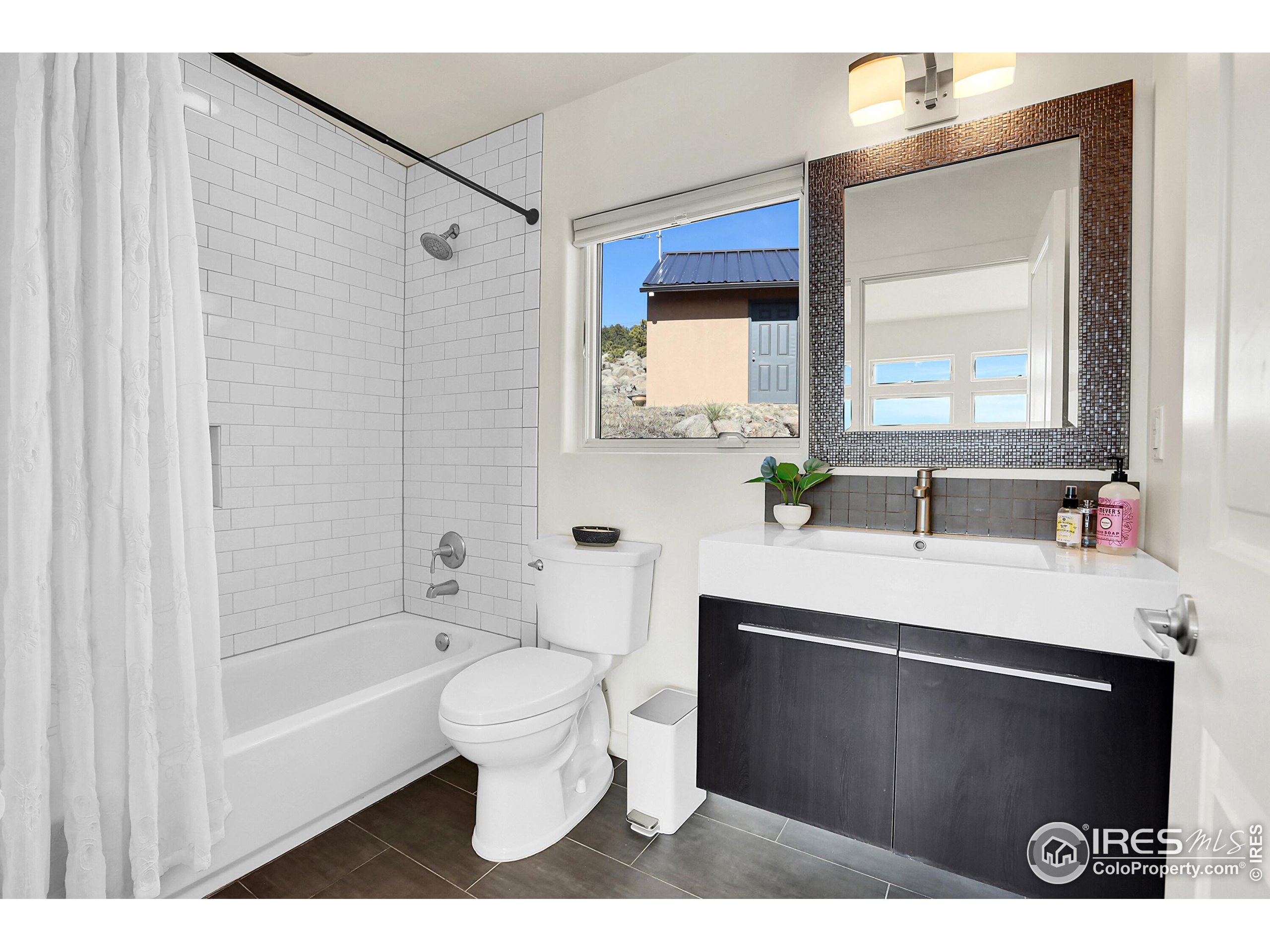 6191 Sunshine Canyon Dr