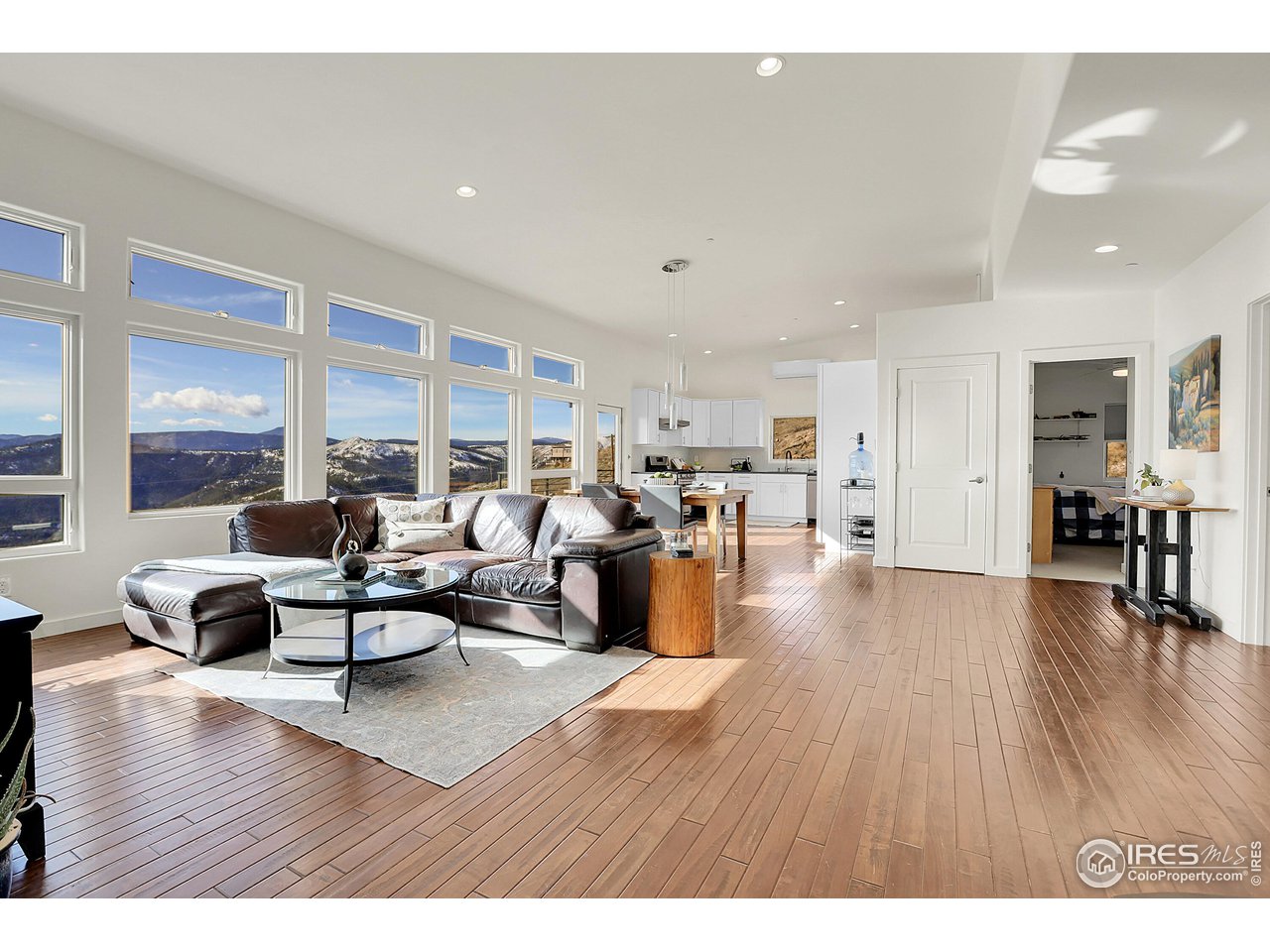 6191 Sunshine Canyon Dr