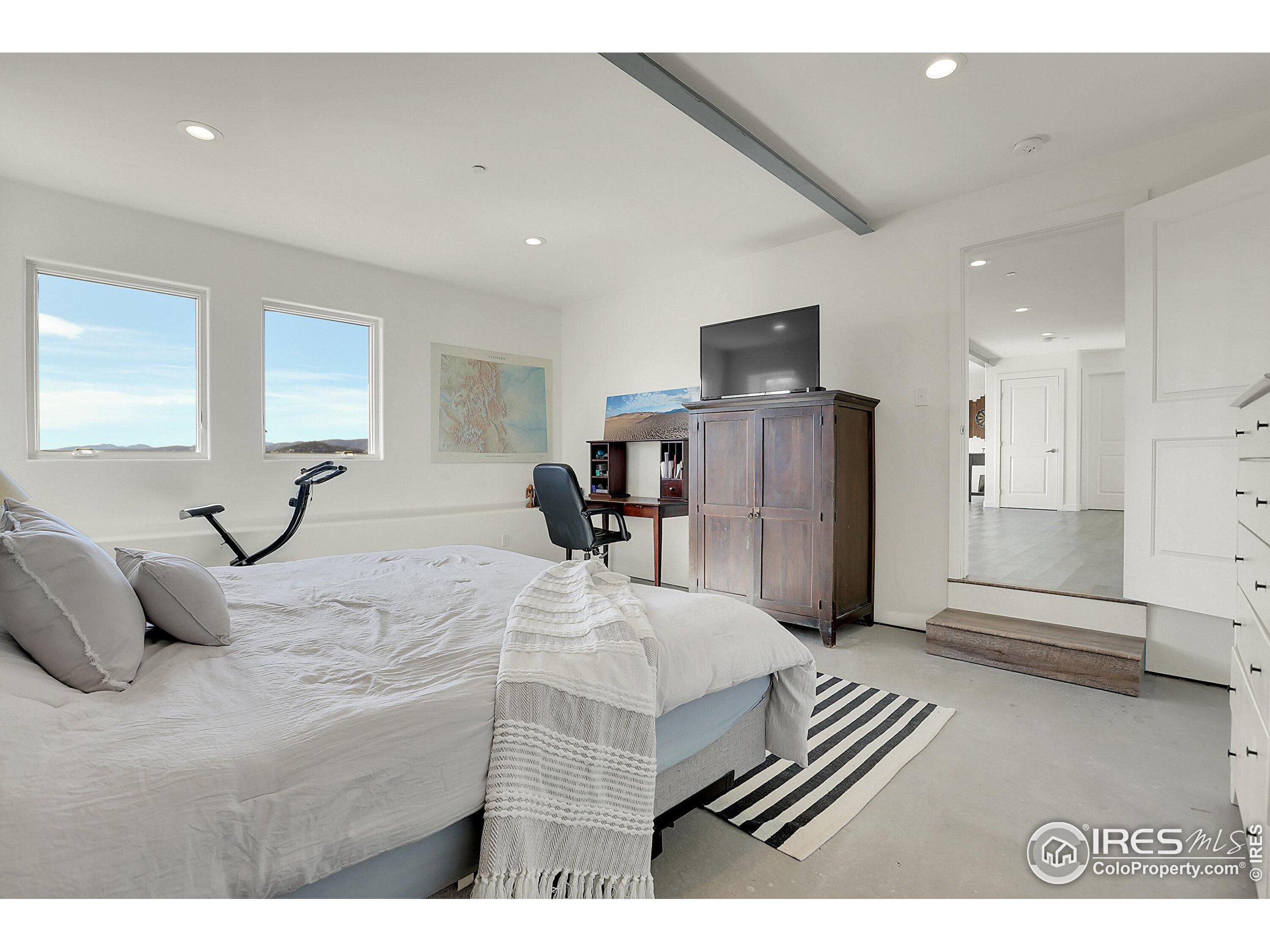 6191 Sunshine Canyon Dr