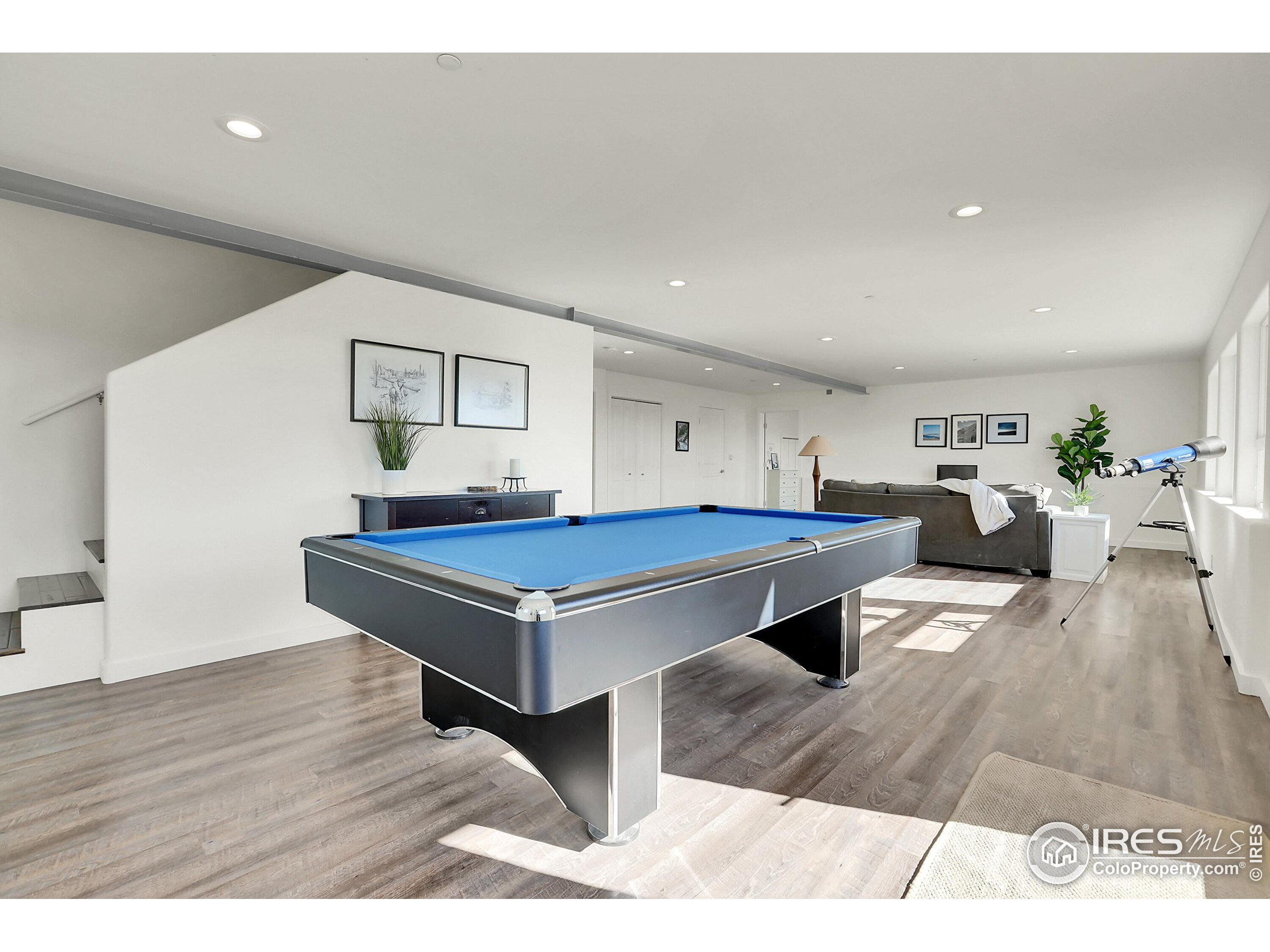 6191 Sunshine Canyon Dr