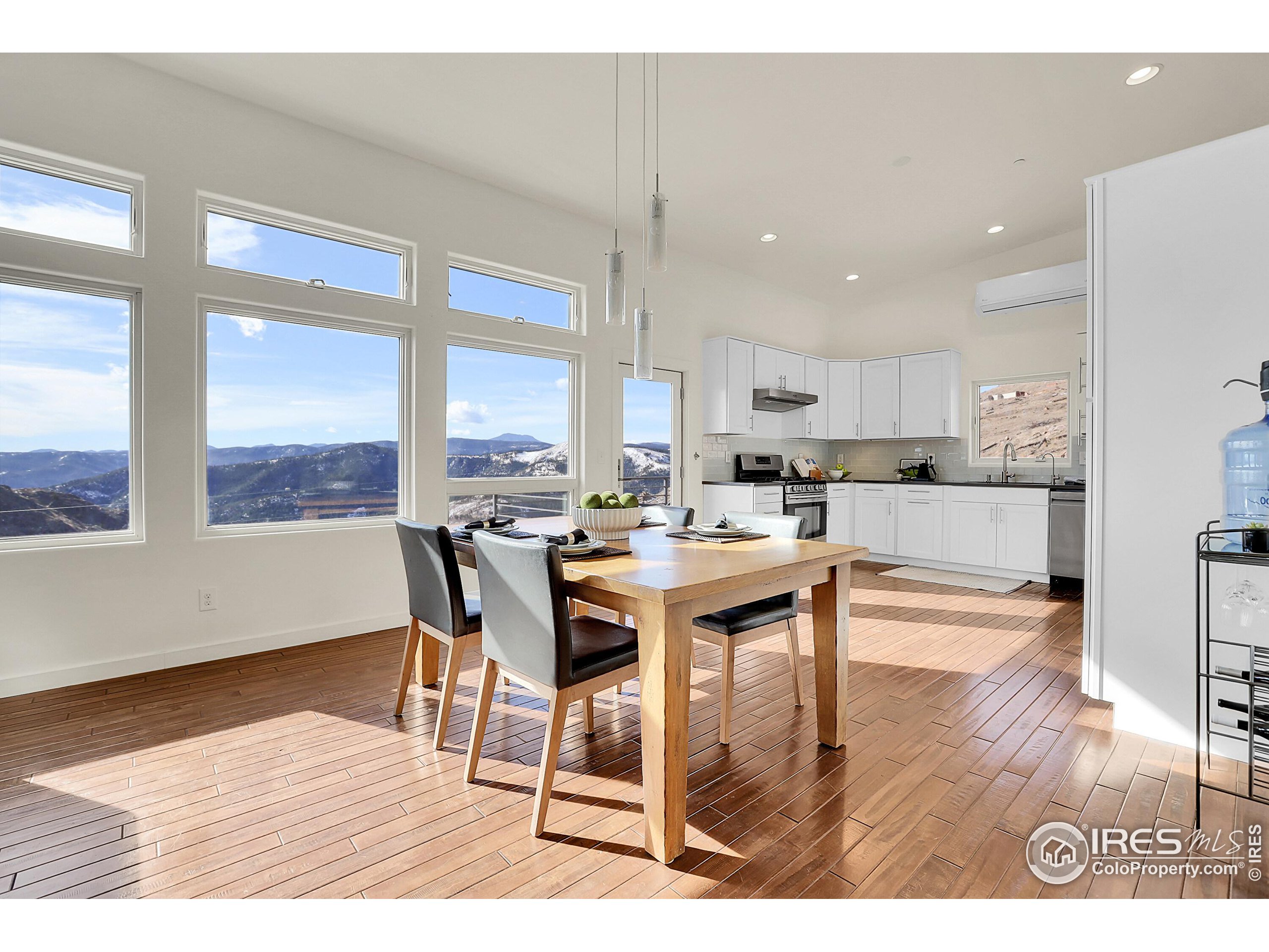 6191 Sunshine Canyon Dr