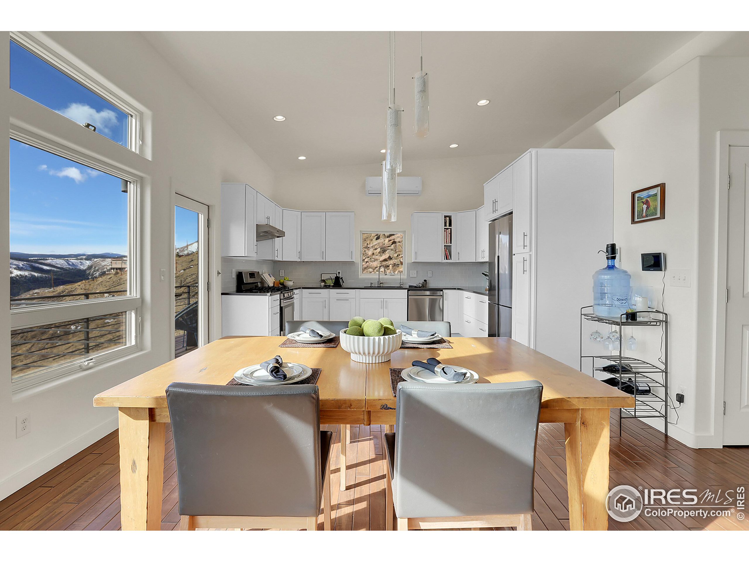 6191 Sunshine Canyon Dr