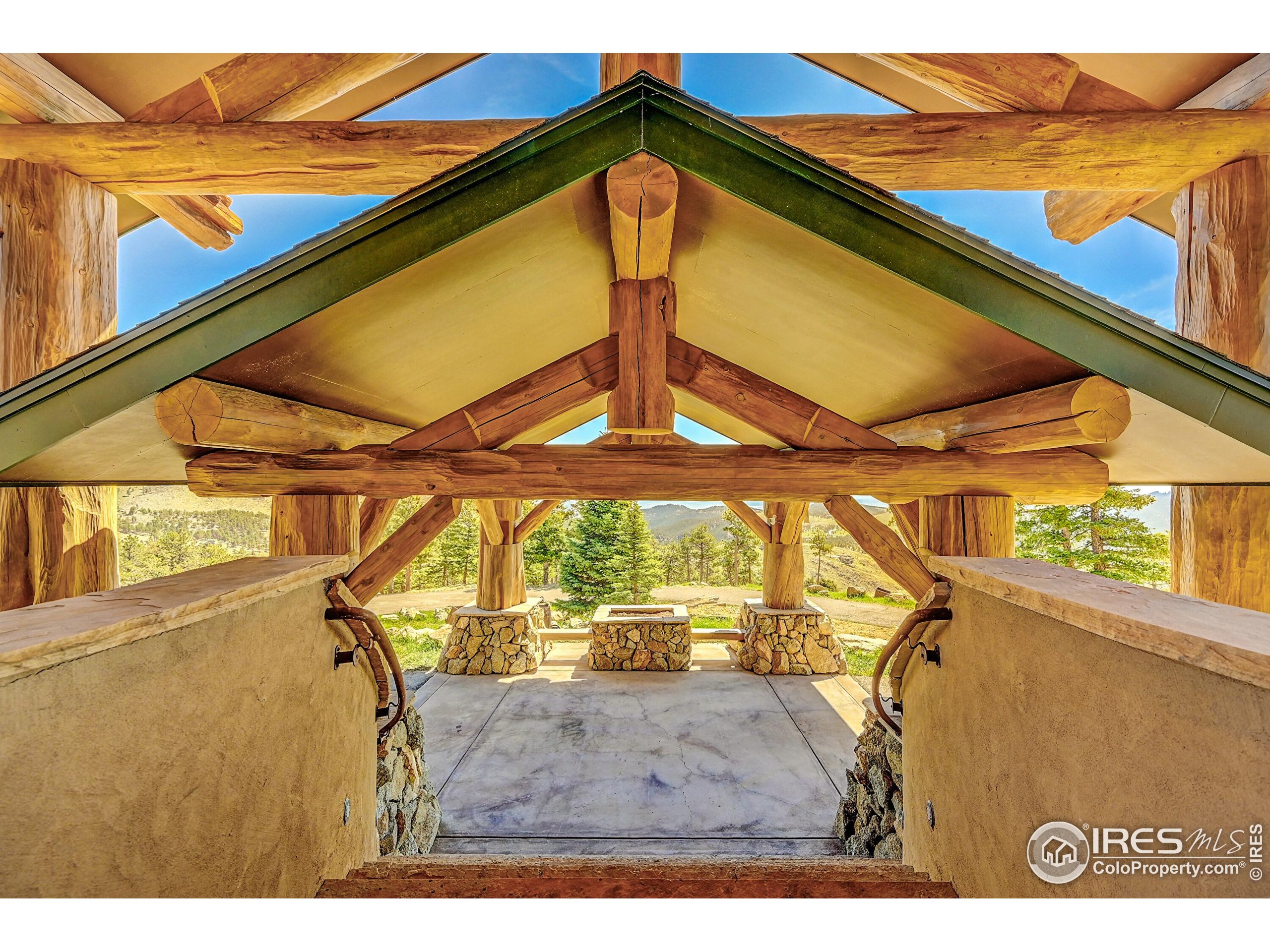 6553 Sunshine Canyon Dr