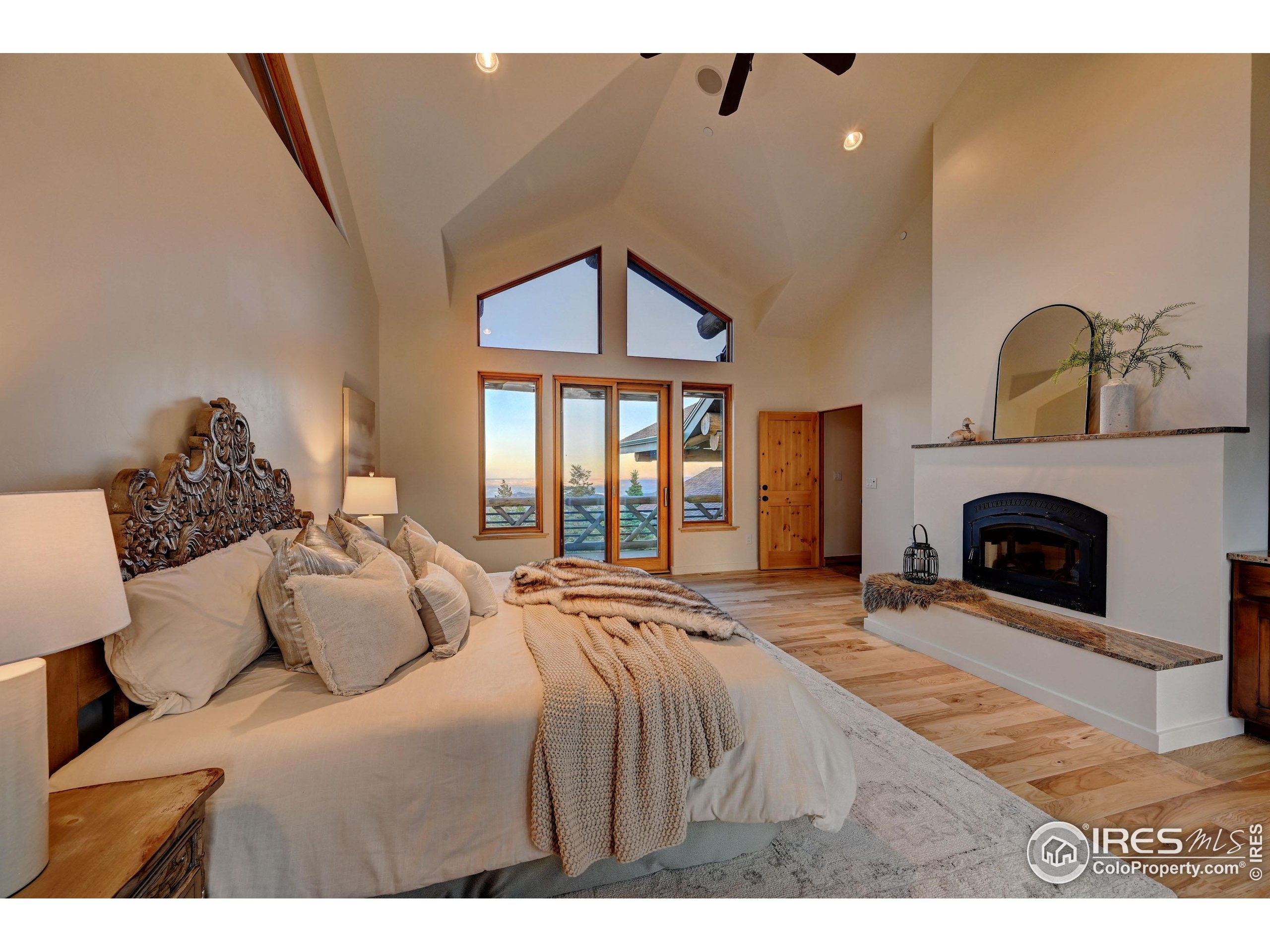 6553 Sunshine Canyon Dr