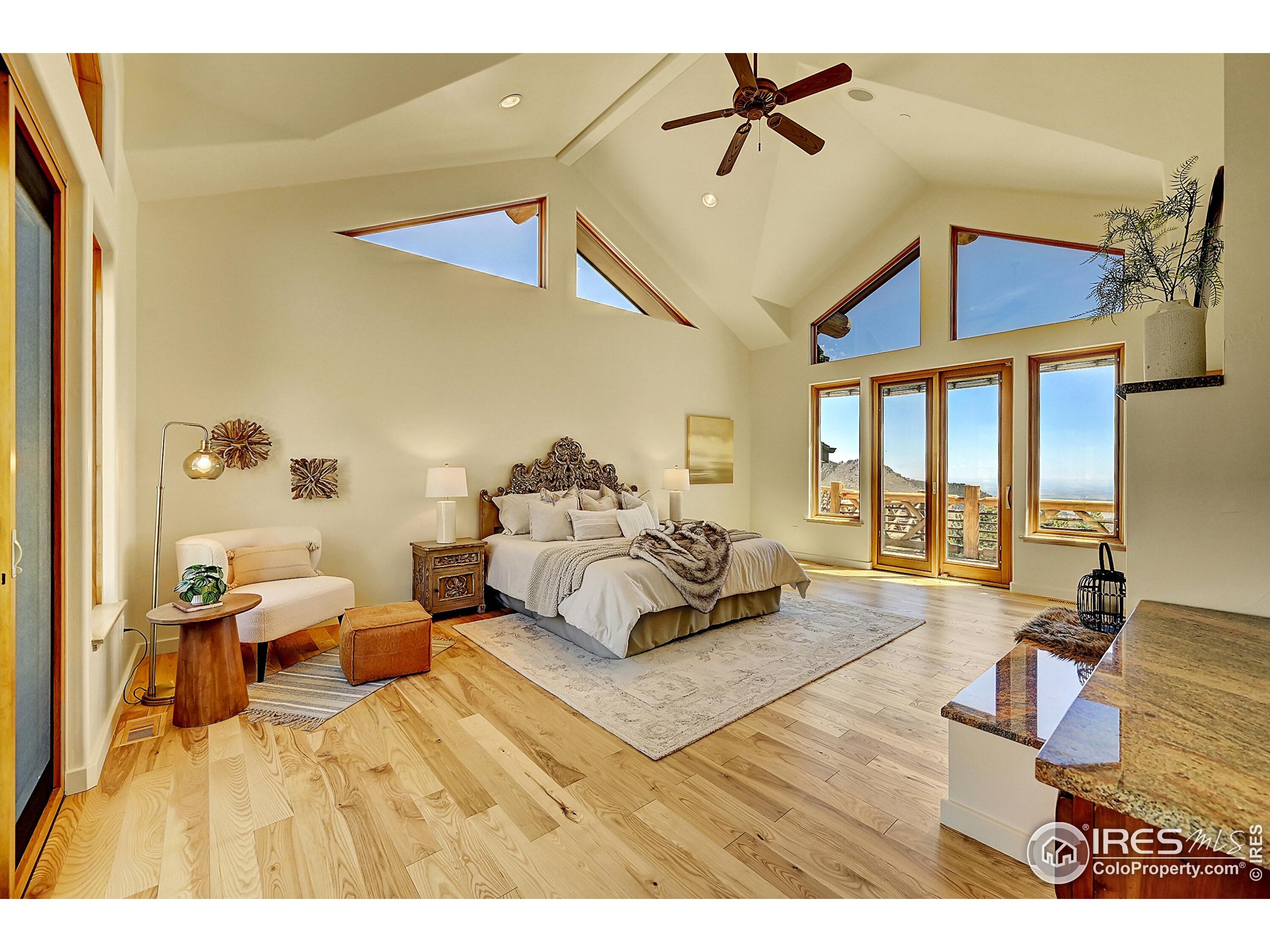 6553 Sunshine Canyon Dr