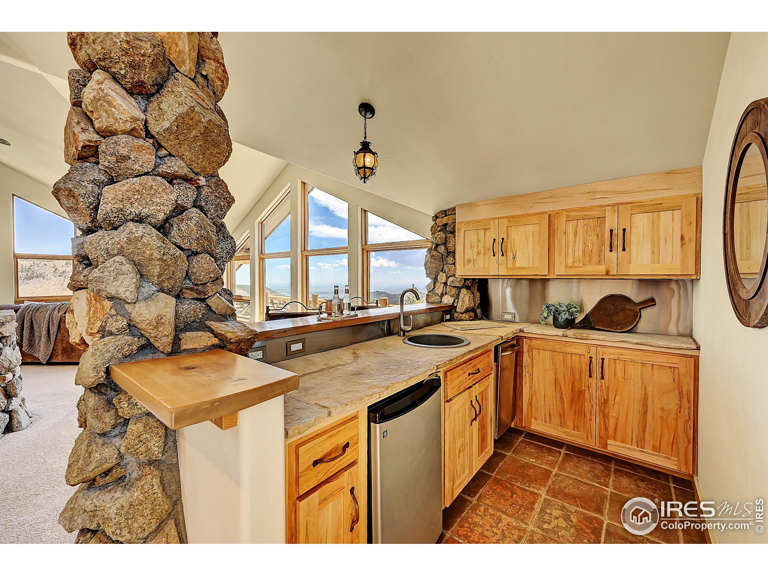 6553 Sunshine Canyon Dr