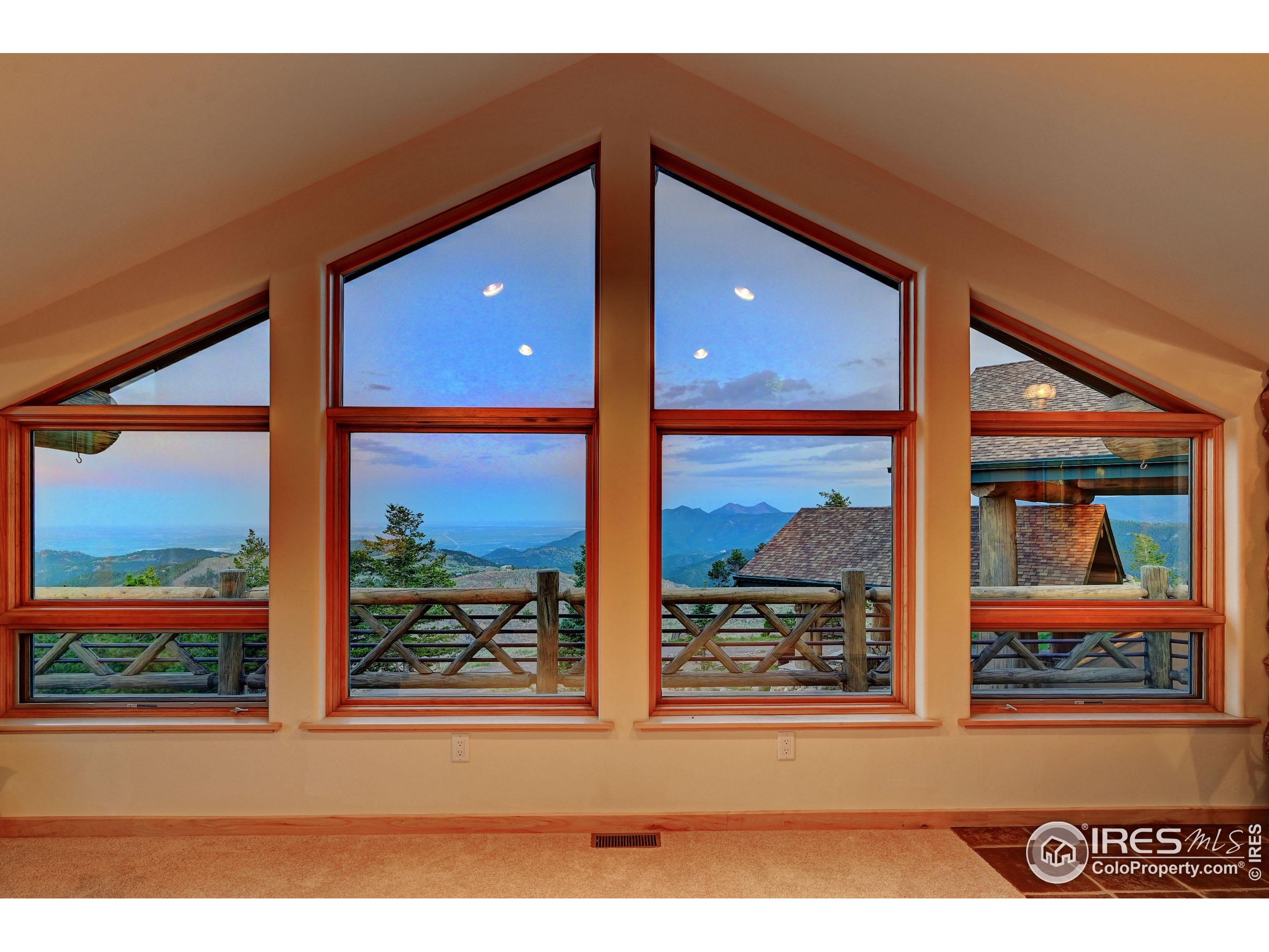 6553 Sunshine Canyon Dr