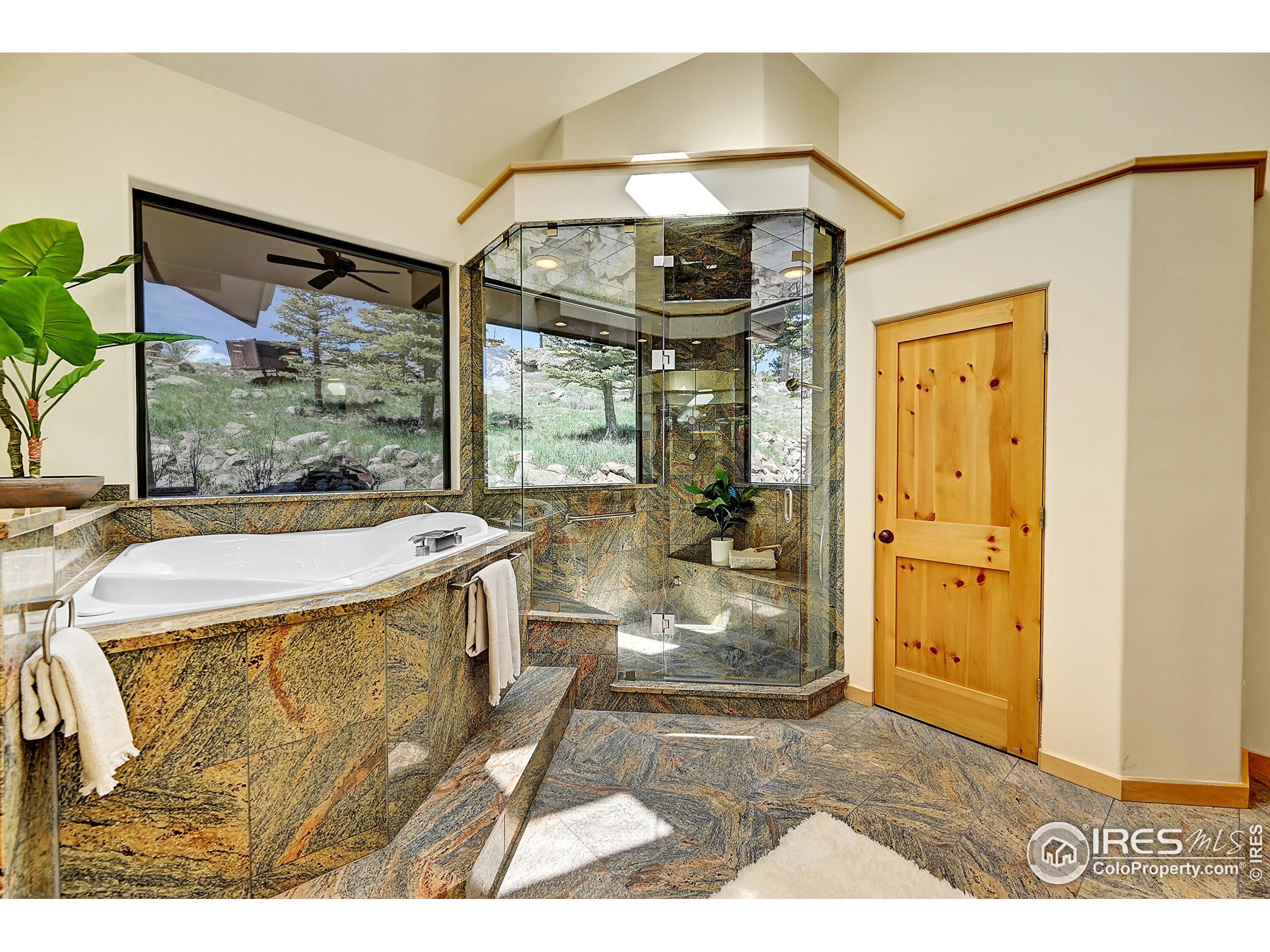 6553 Sunshine Canyon Dr