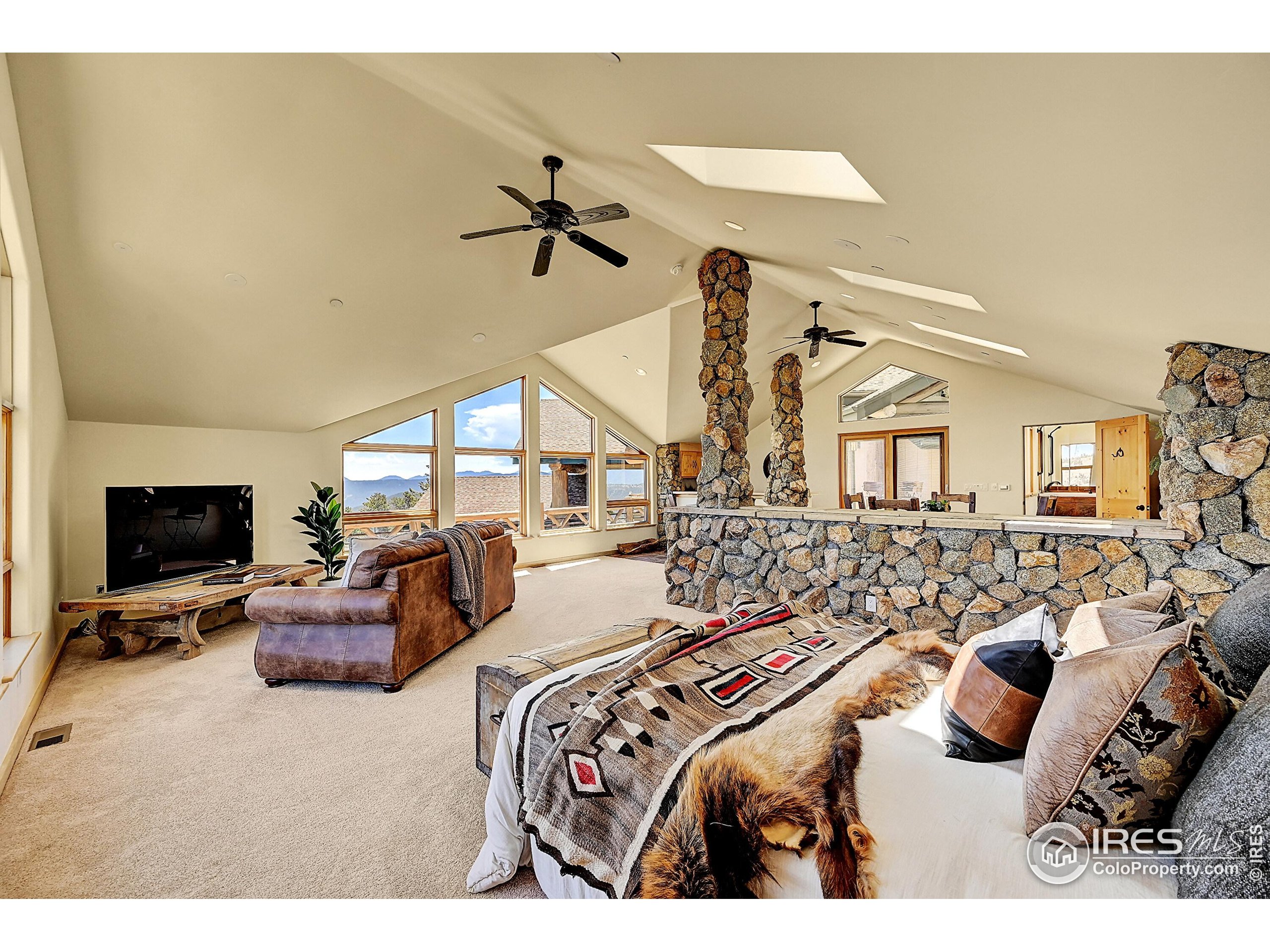 6553 Sunshine Canyon Dr