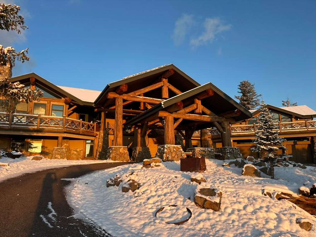 6553 Sunshine Canyon Dr