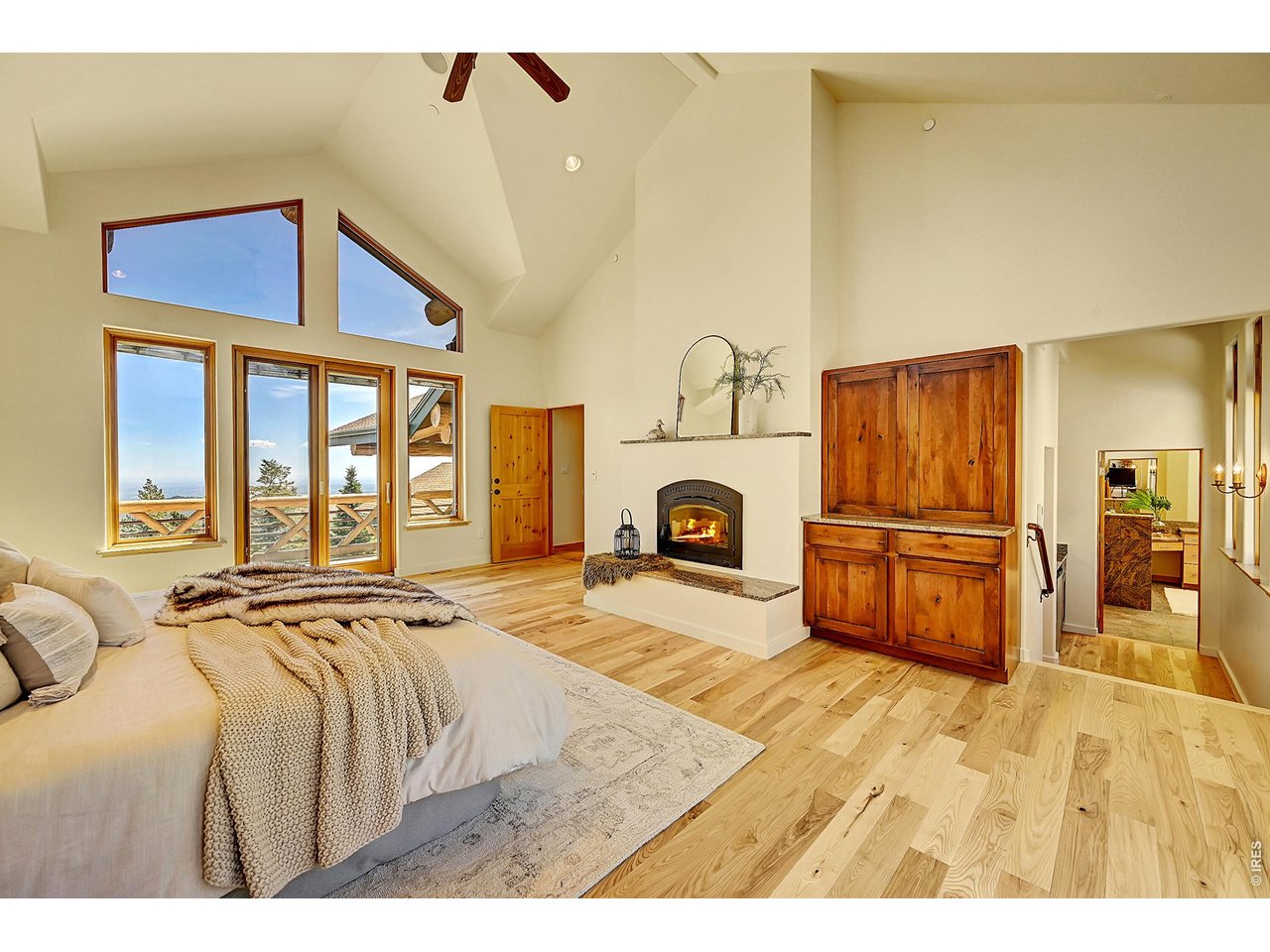 6553 Sunshine Canyon Dr