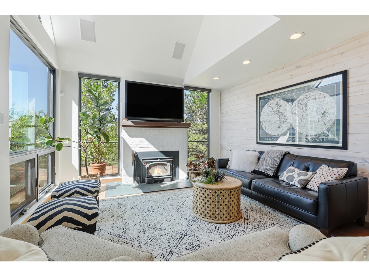 5411 Sunshine Canyon Dr