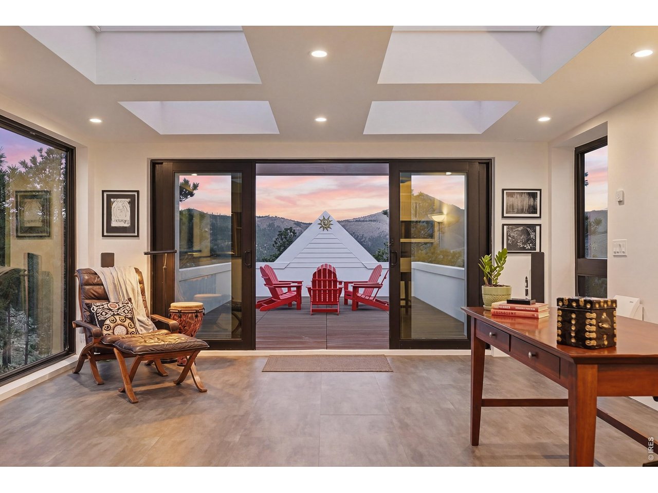 5411 Sunshine Canyon Dr