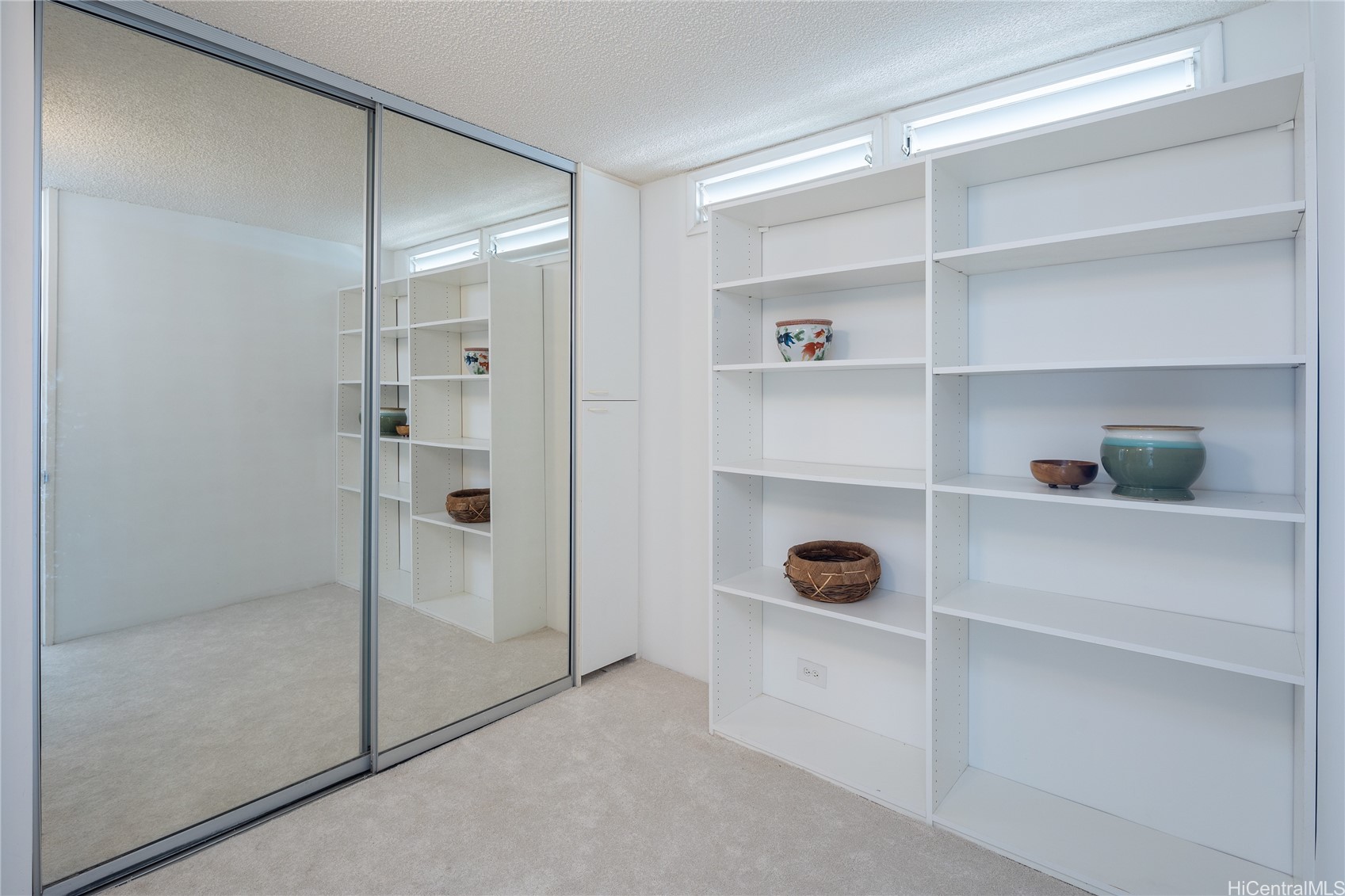 2877 Kalakaua Avenue 801/802