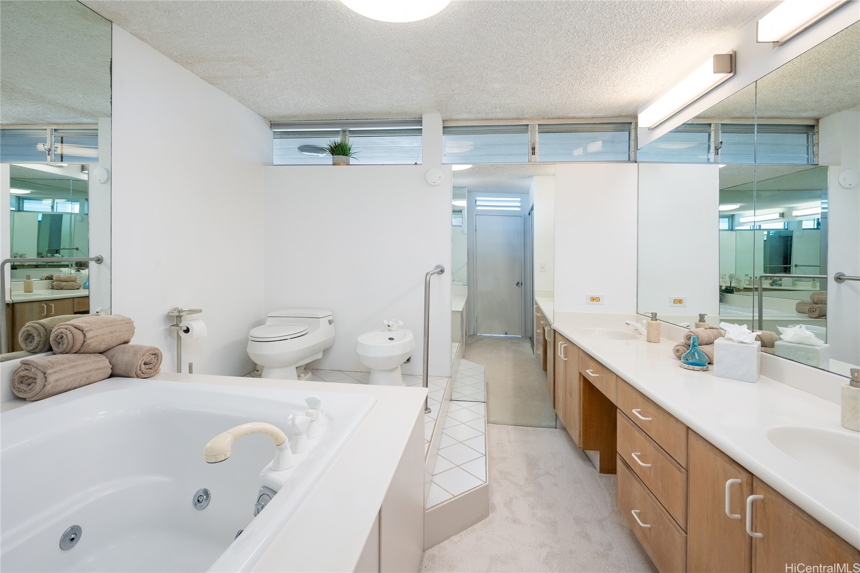 2877 Kalakaua Avenue 801/802
