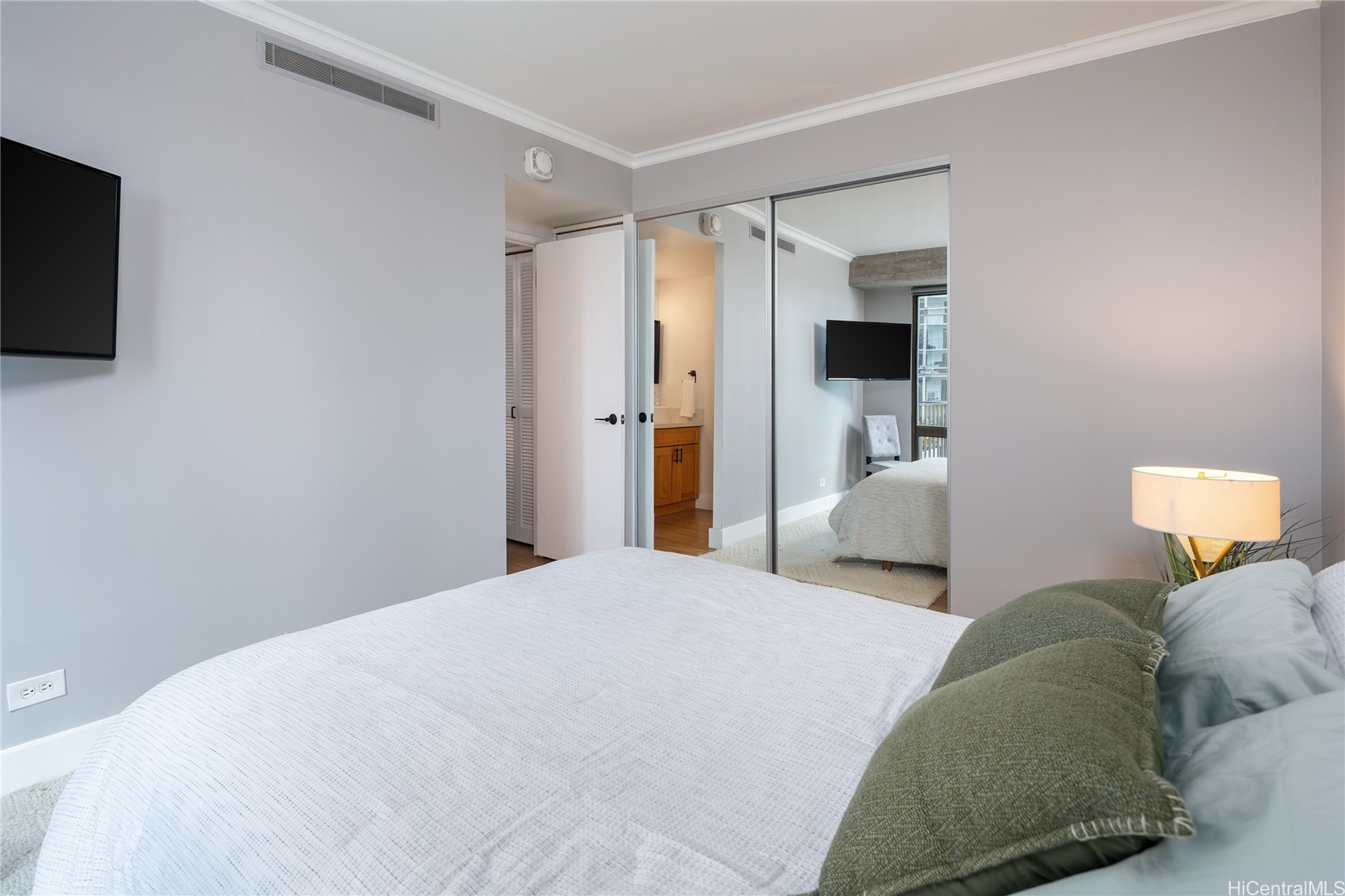 225 Queen Street 14C