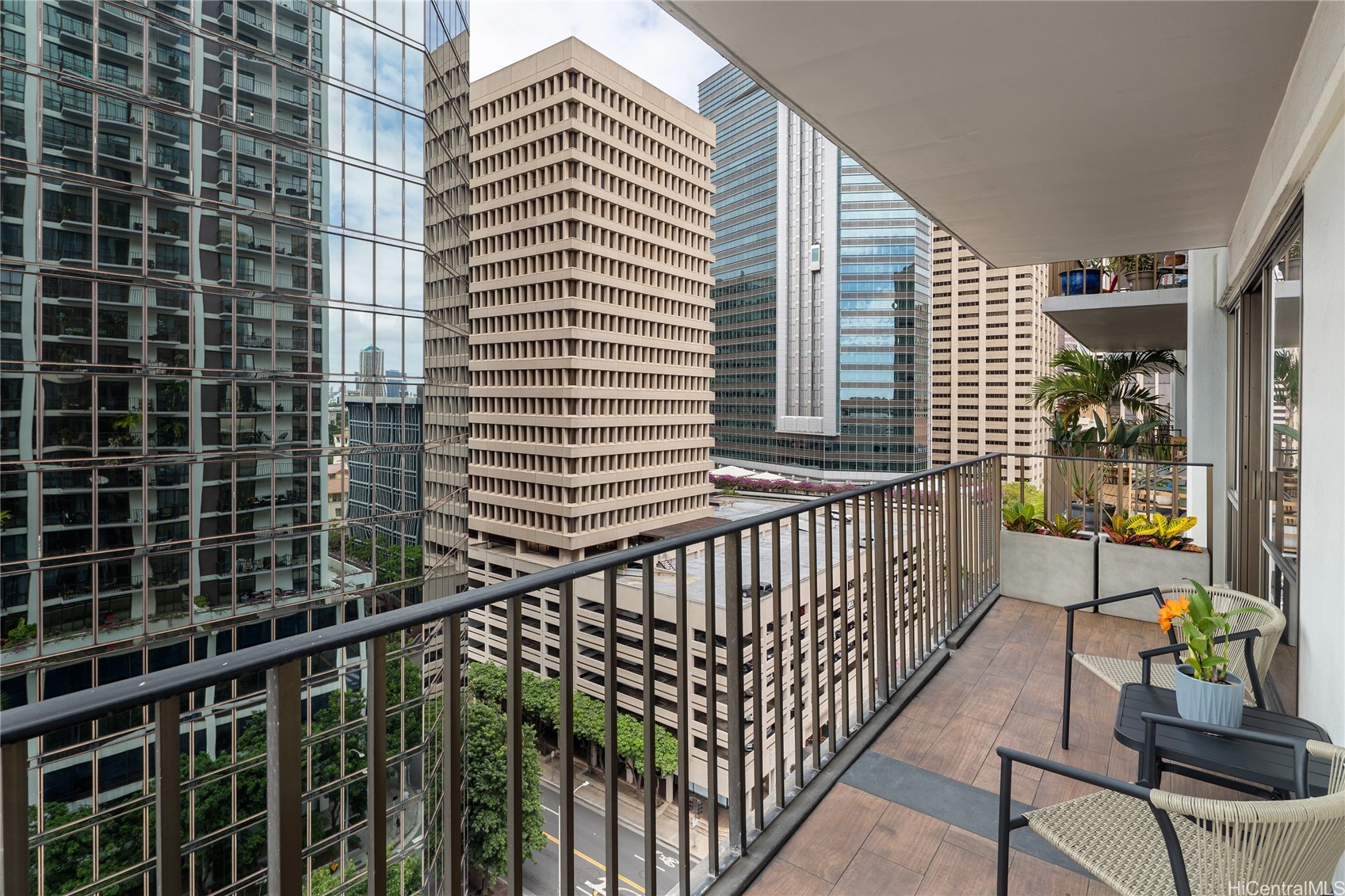 225 Queen Street 14C