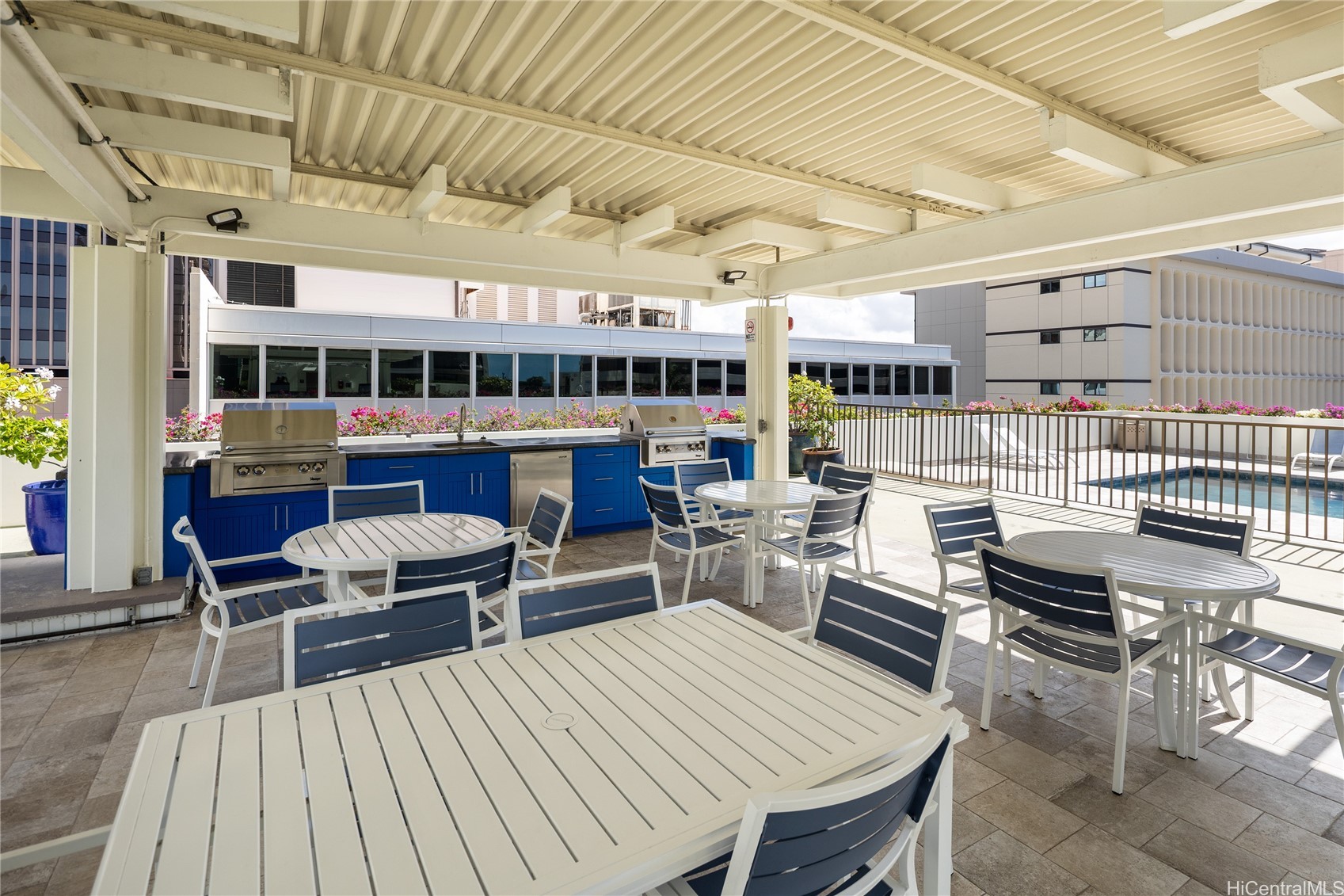 225 Queen Street 14C