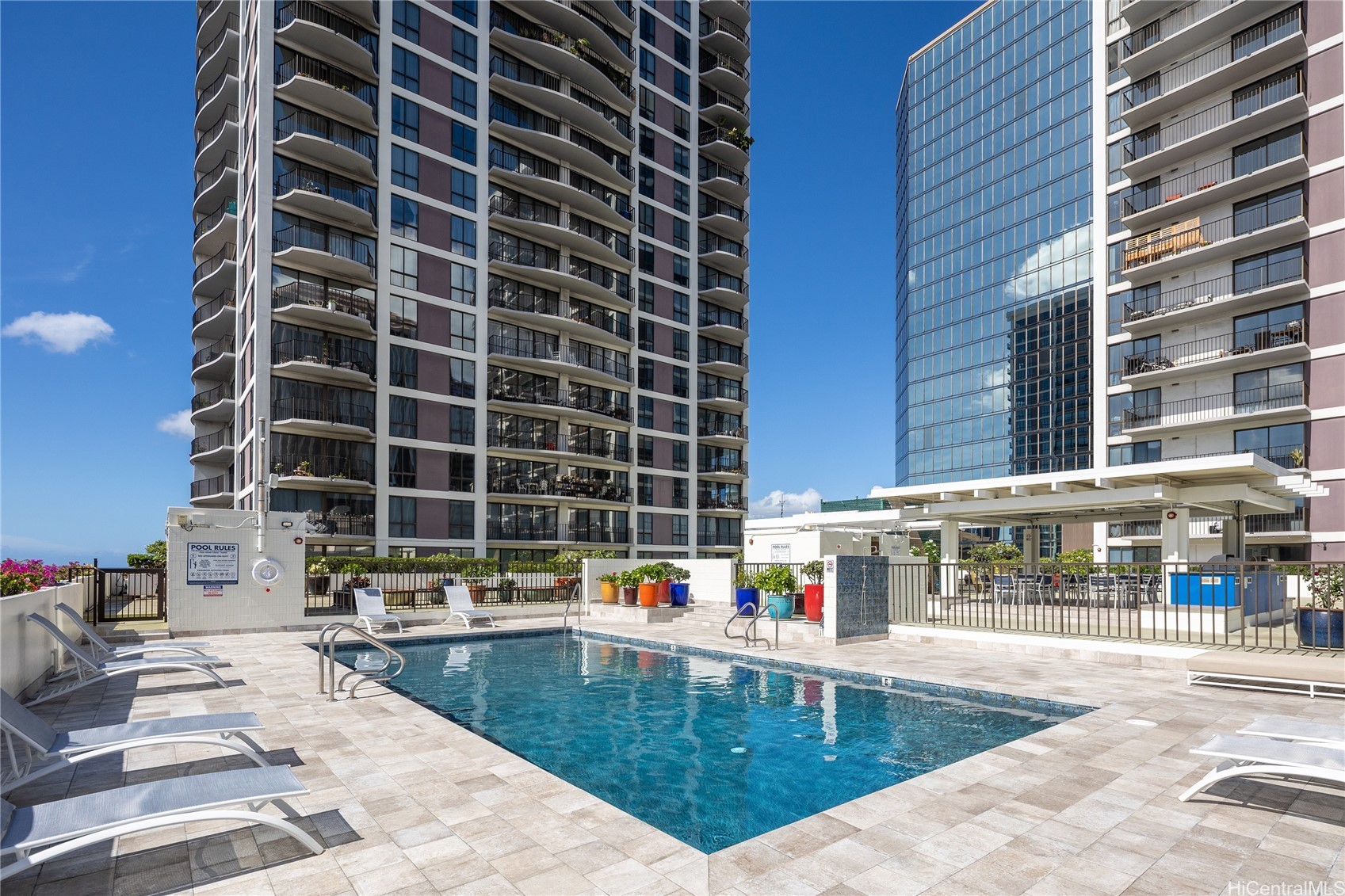 225 Queen Street 14C