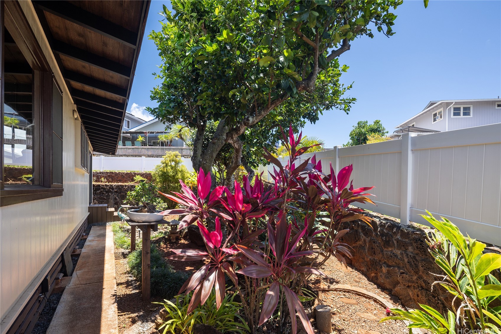 1627 Anakole Place