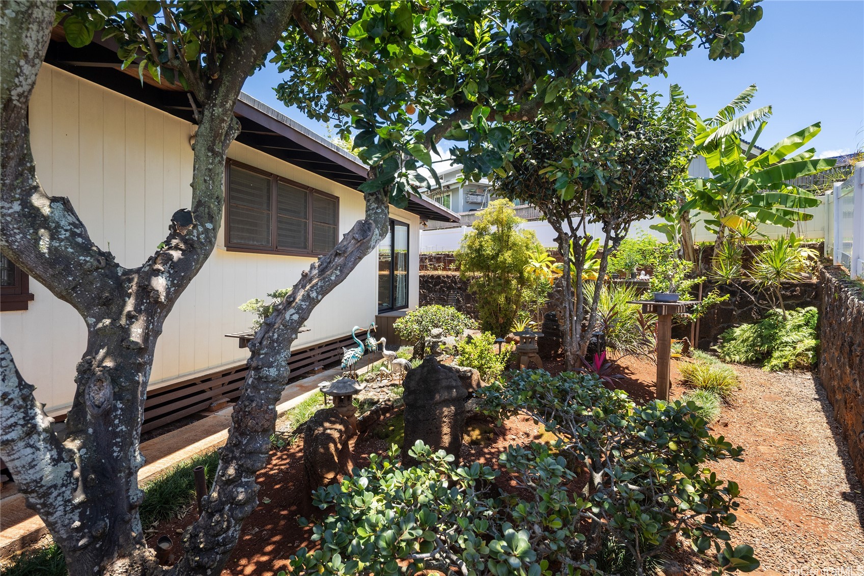 1627 Anakole Place