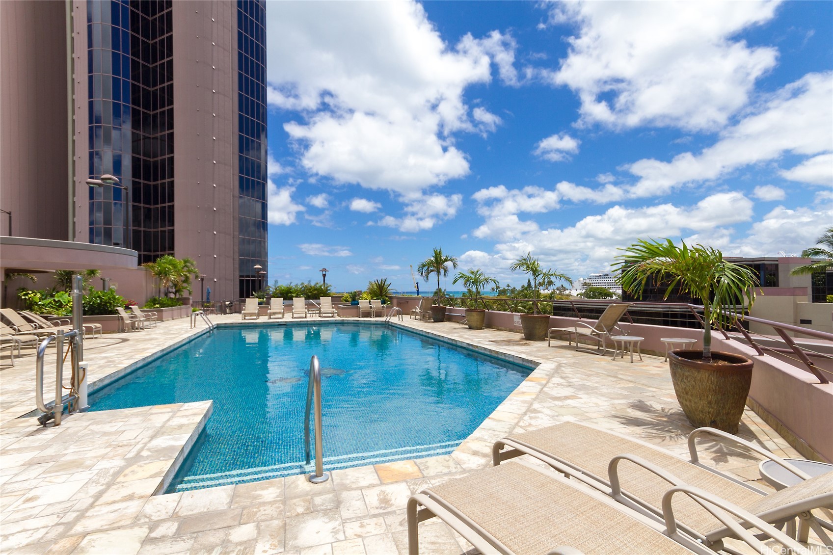425 South Street 2401