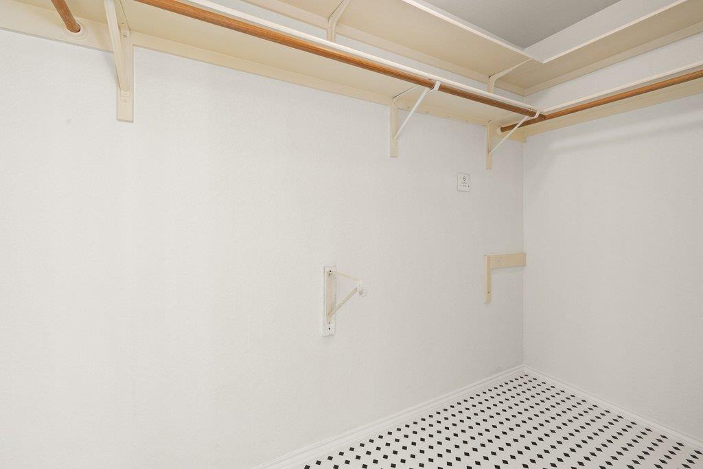 8213 Cheno Cortina TRL