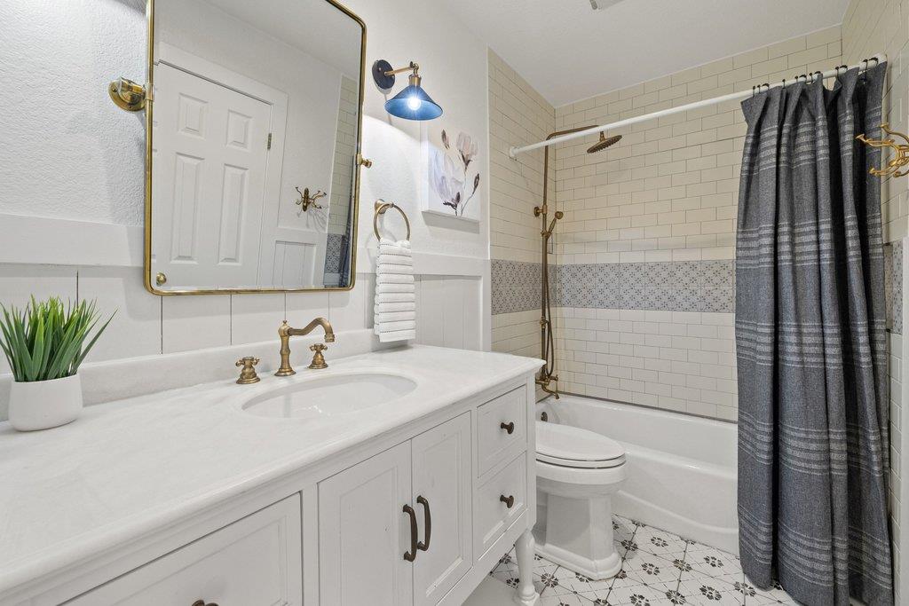 8213 Cheno Cortina TRL