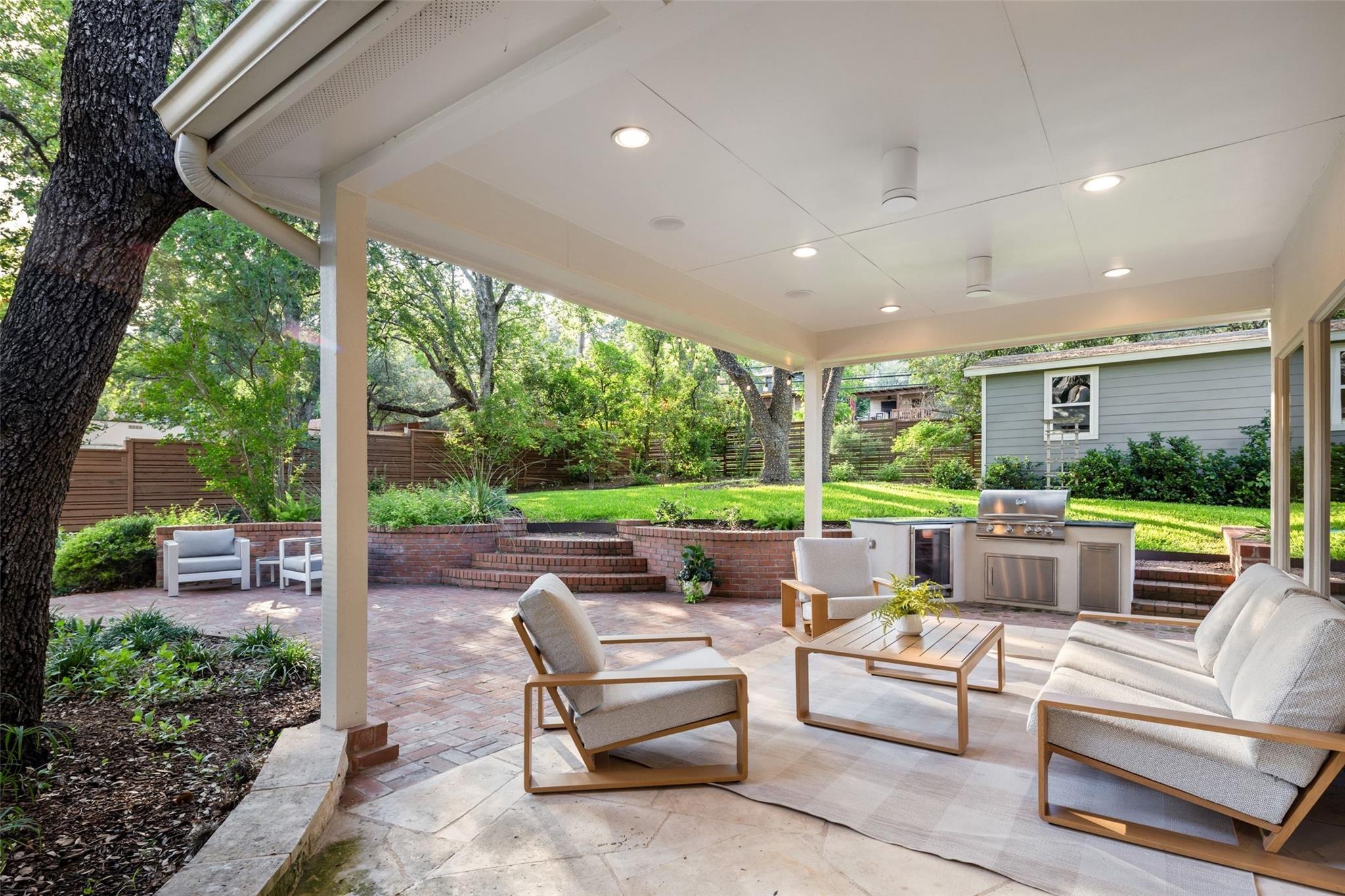4906 Balcones DR