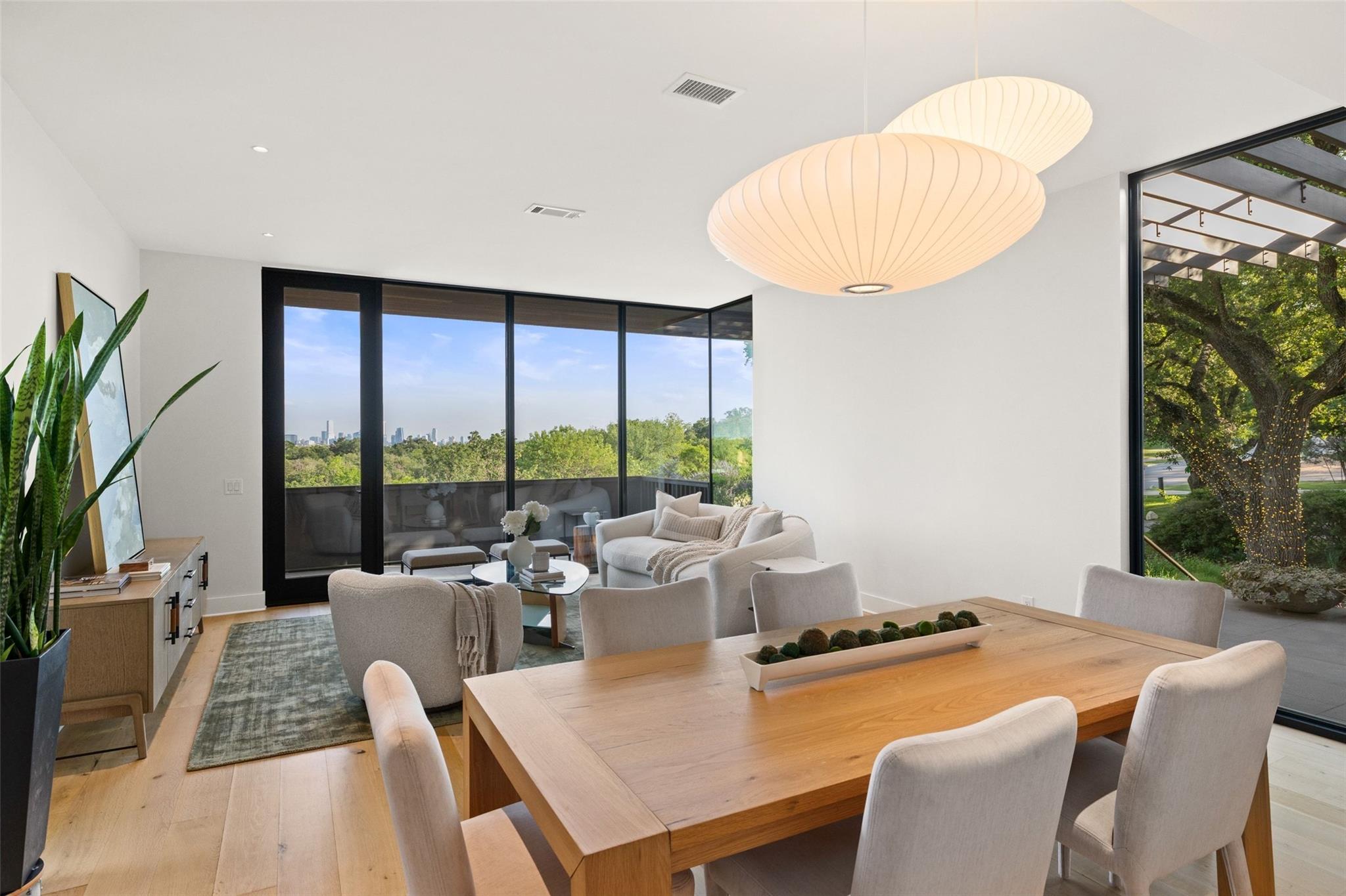 4906 Balcones DR