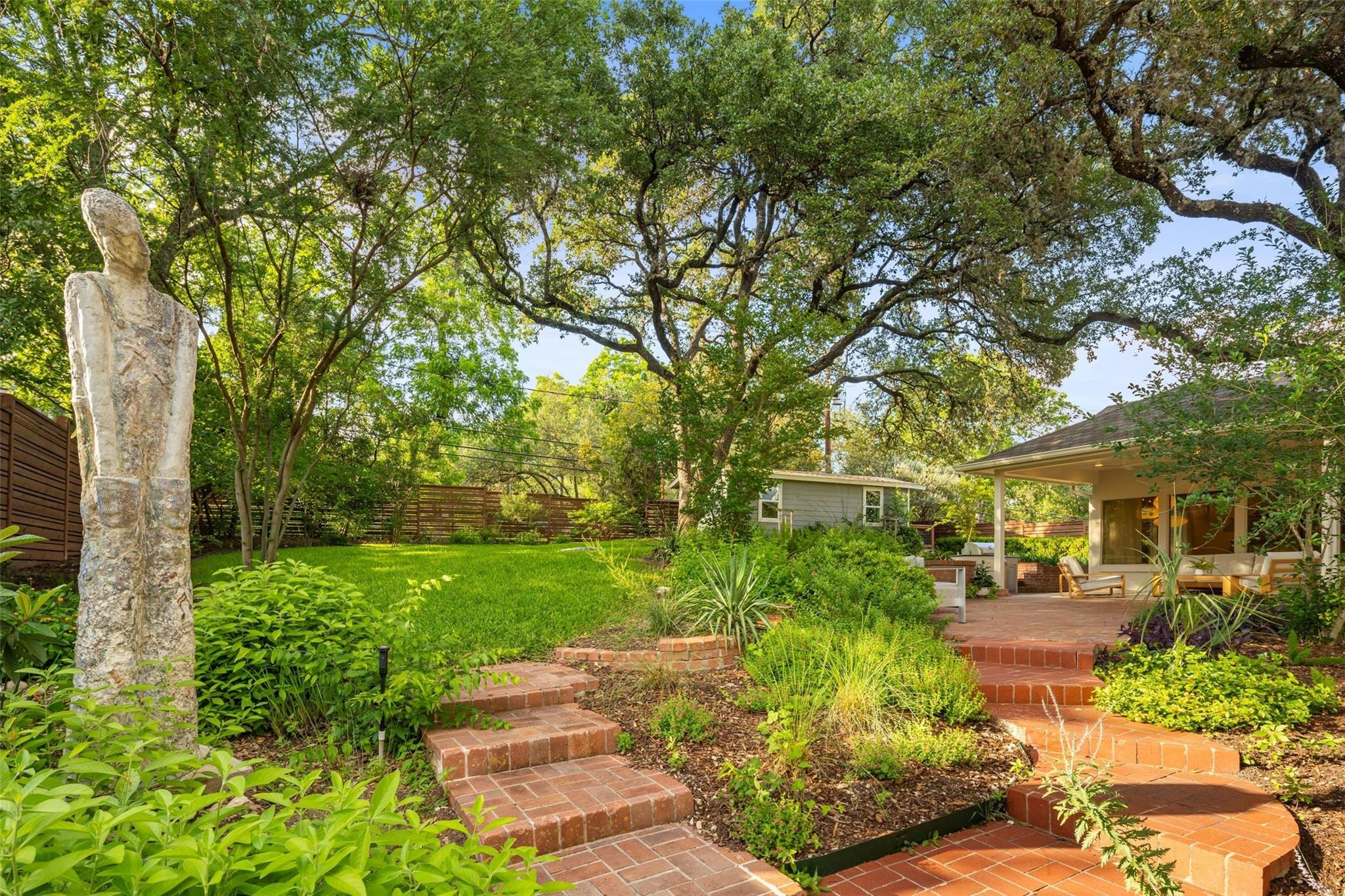 4906 Balcones DR