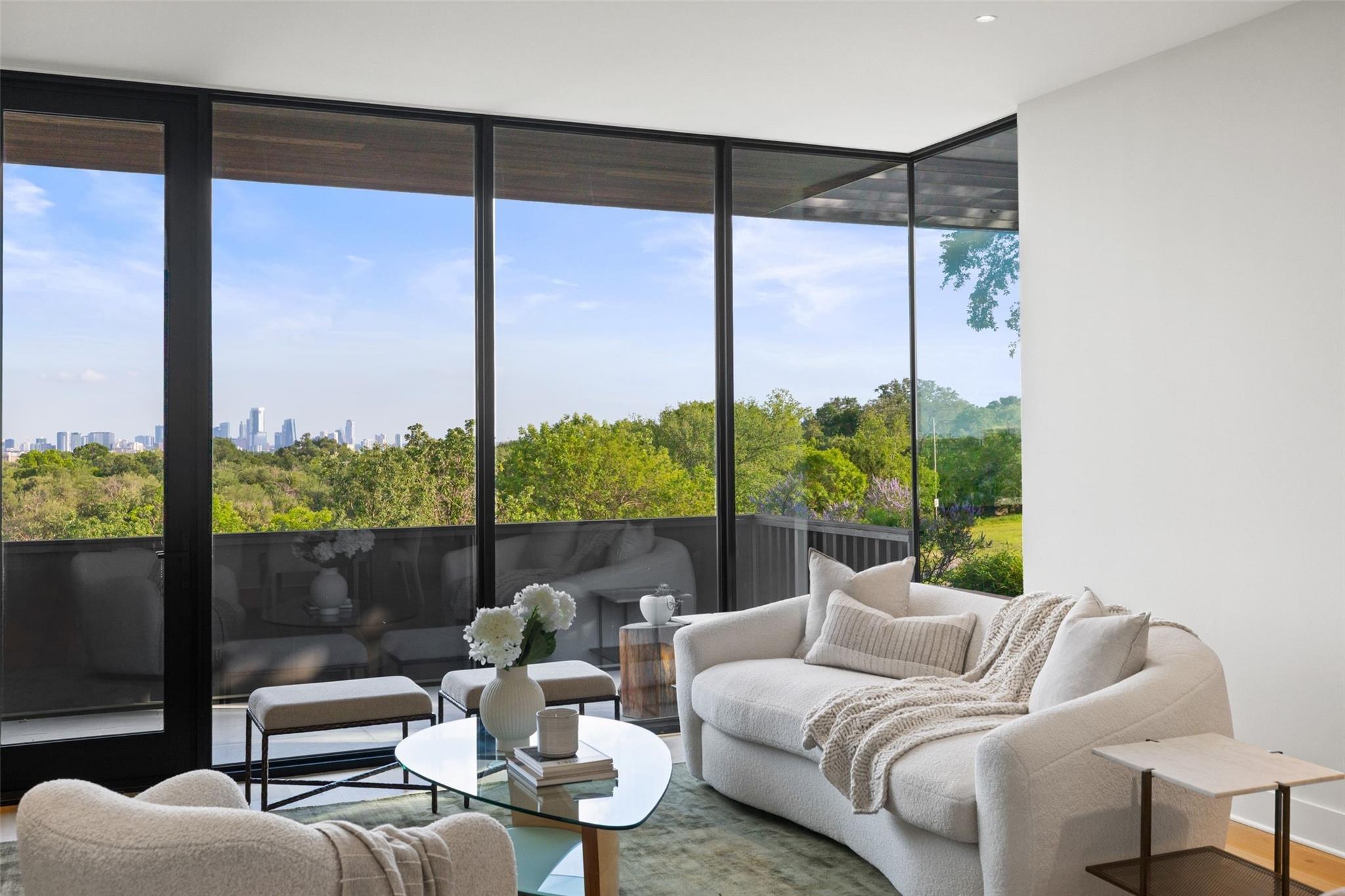 4906 Balcones DR
