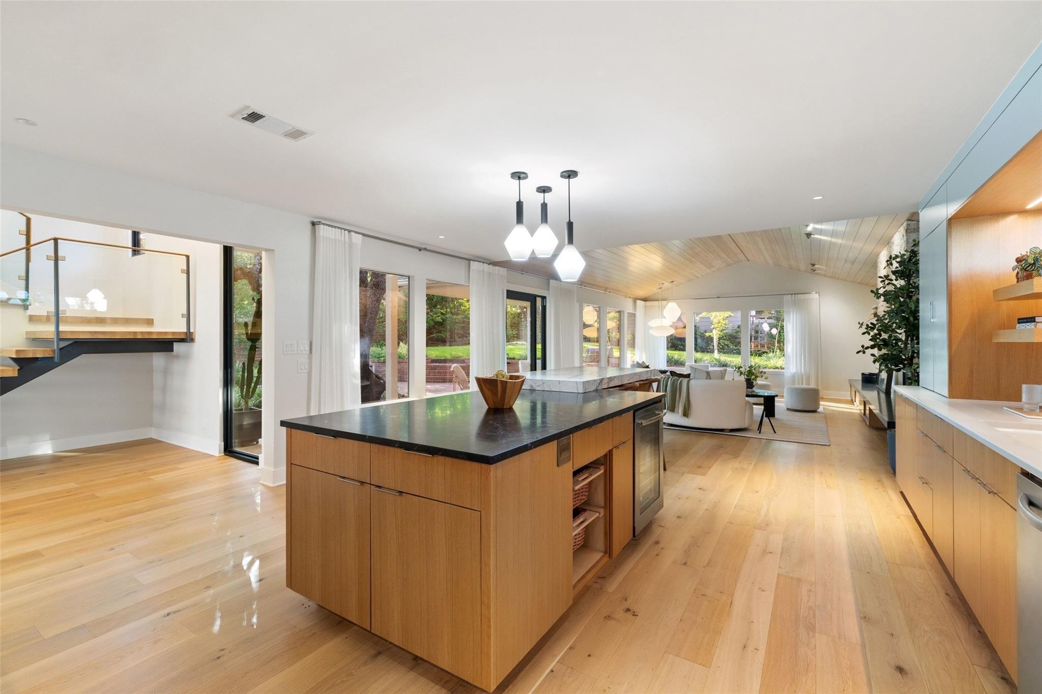 4906 Balcones DR