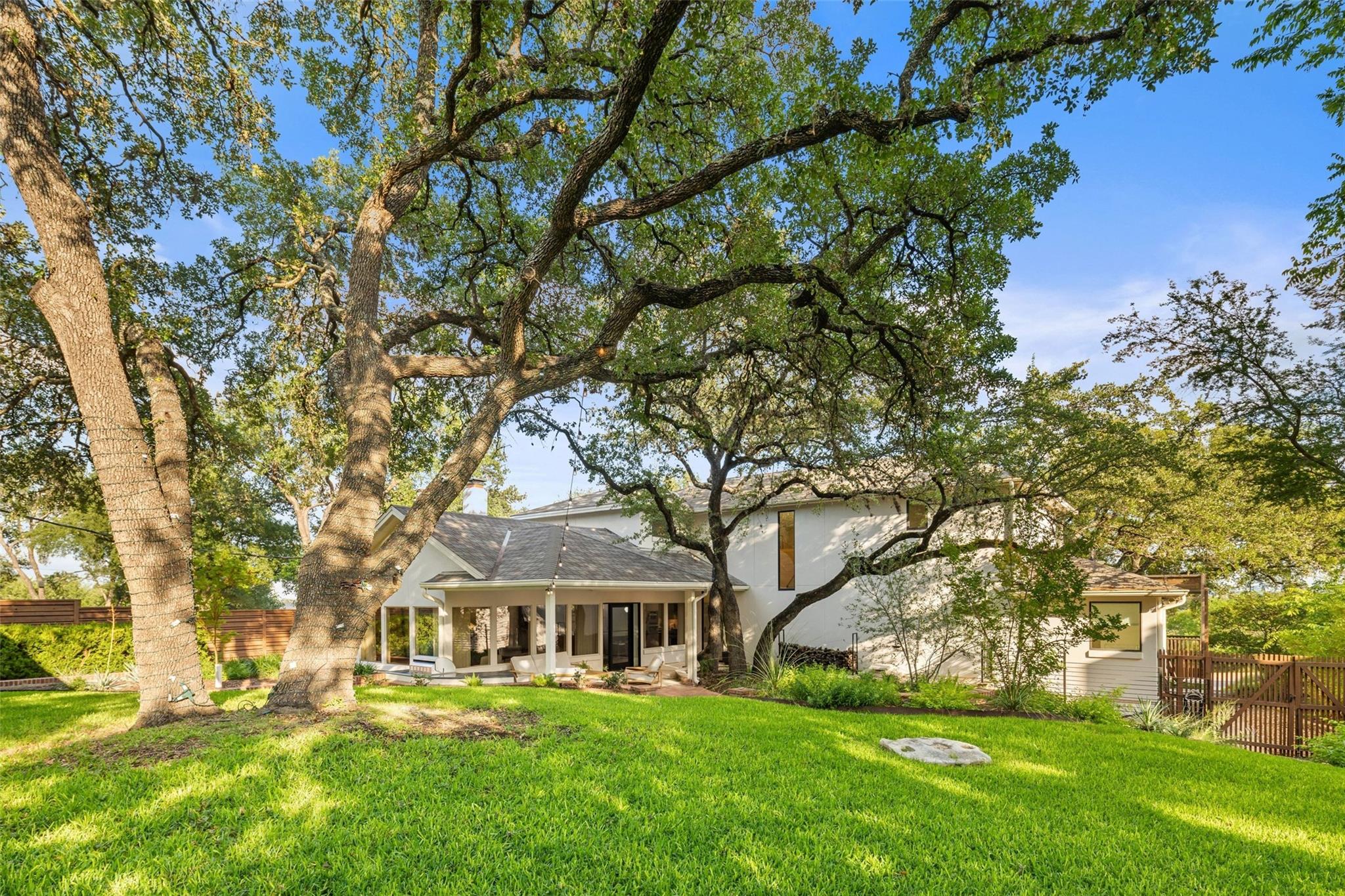 4906 Balcones DR