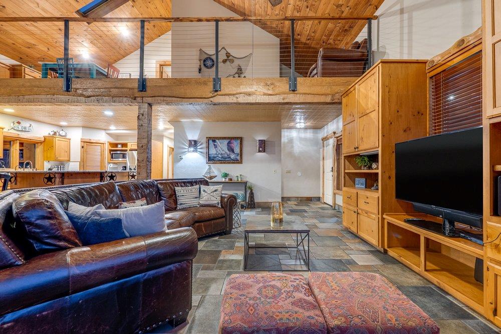 21008 W Lakeshore DR