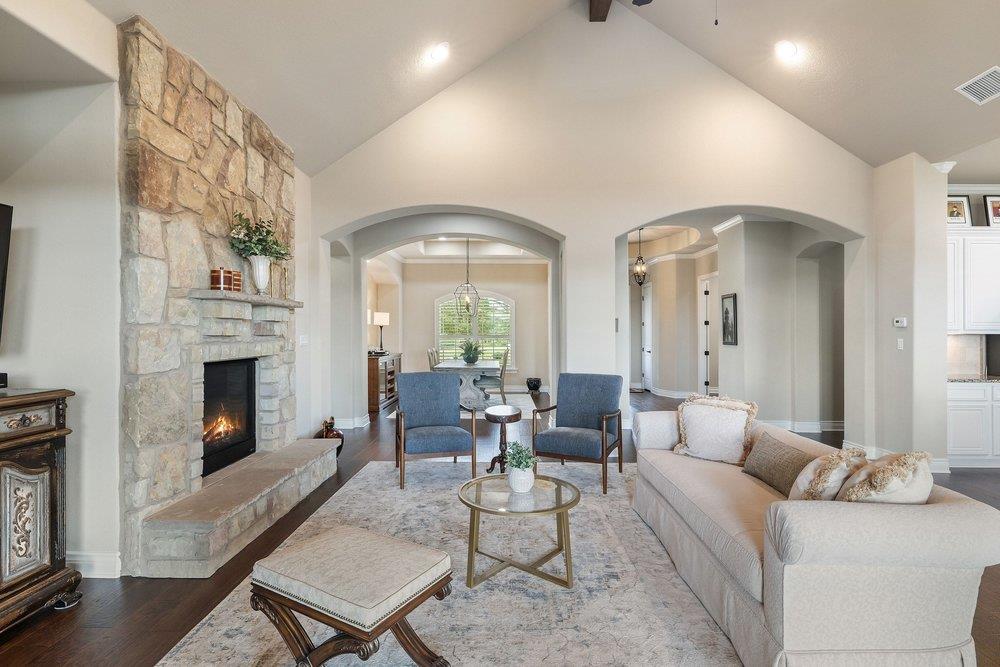 1177 Bluff Woods DR