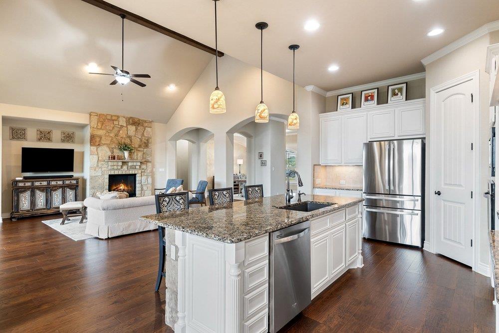 1177 Bluff Woods DR